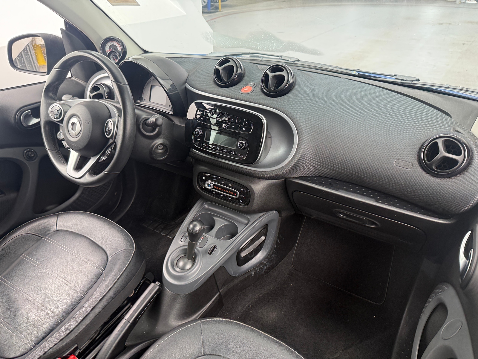 Thumbnail: 2016 smart fortwo - 2