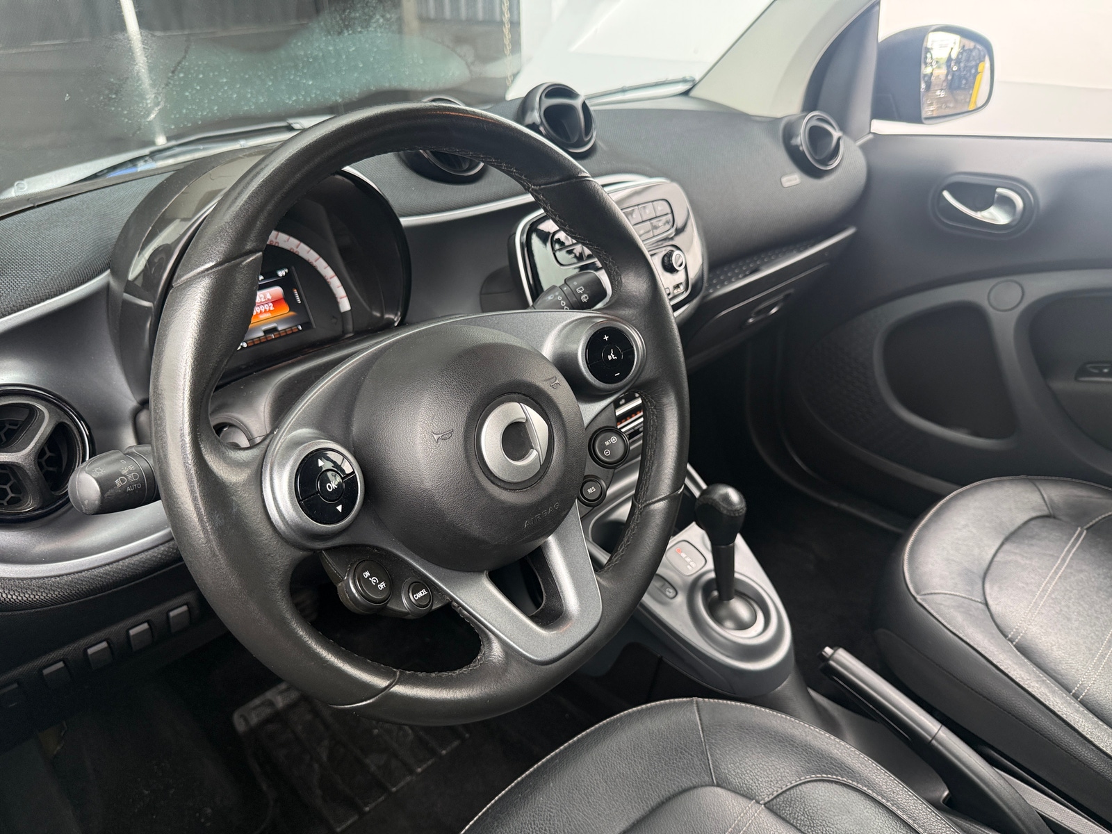 Thumbnail: 2016 smart fortwo - 4