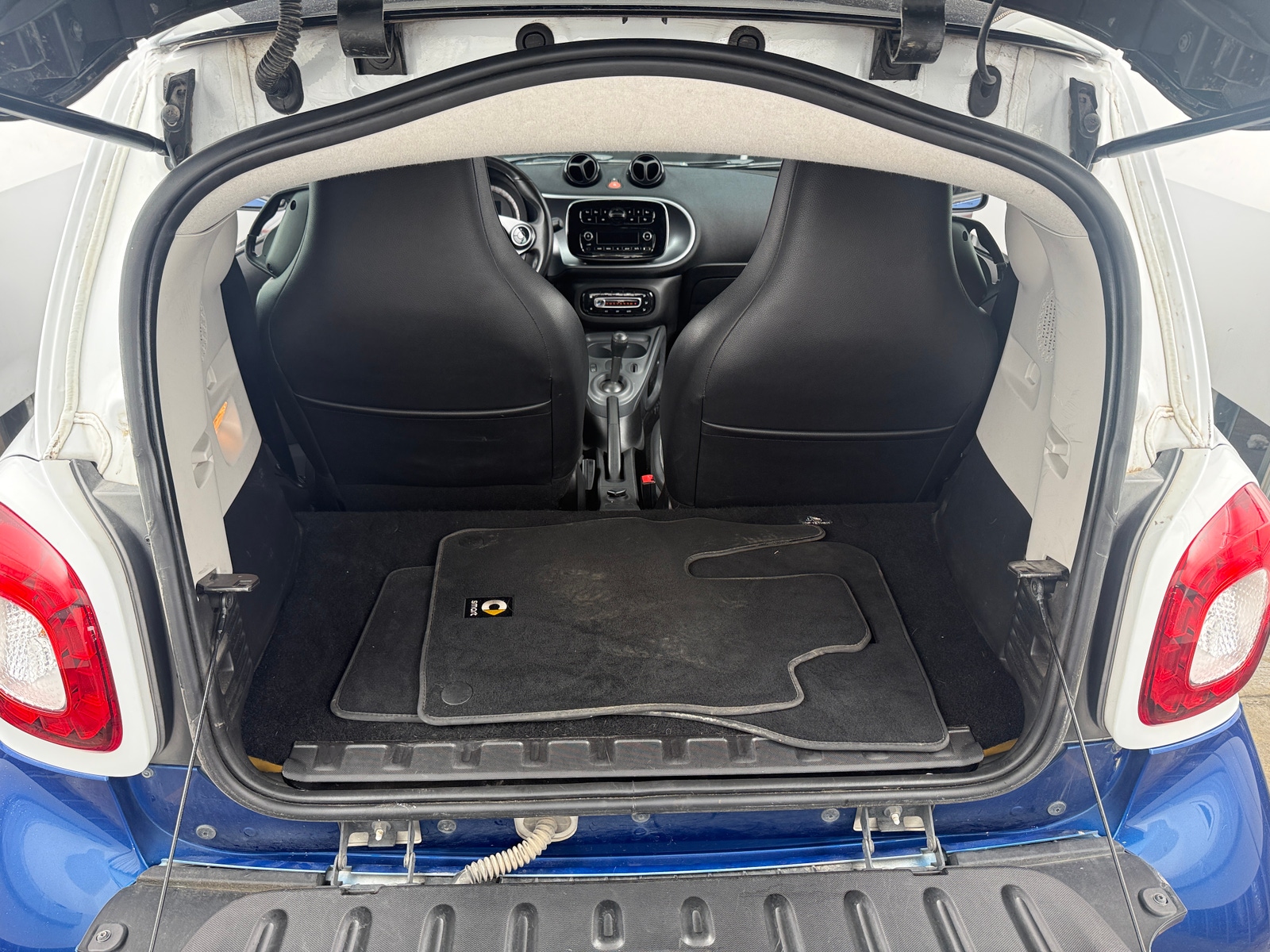 Thumbnail: 2016 smart fortwo - 5
