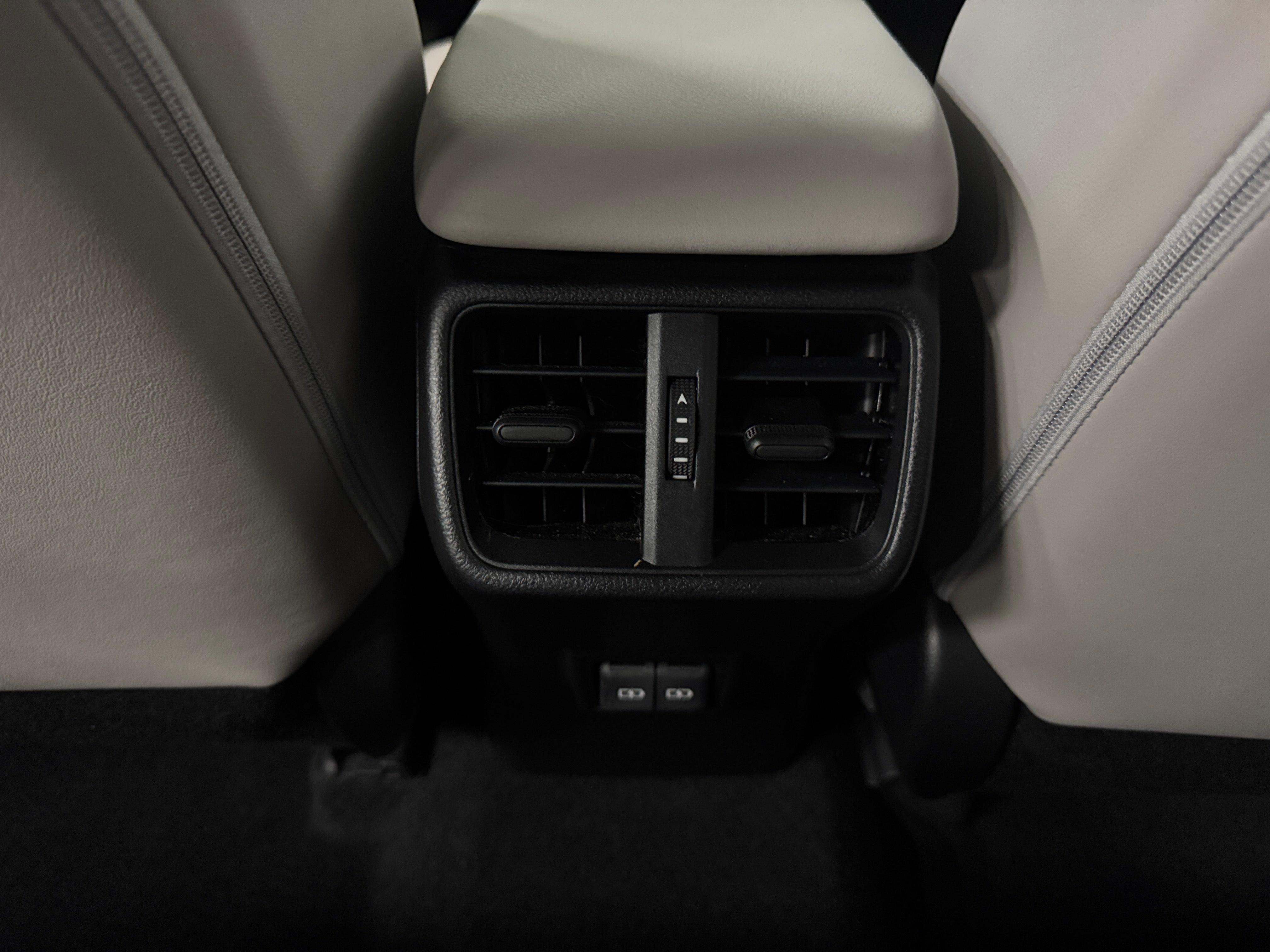 2022 Lexus UX Hybrid 250h - Photo 7
