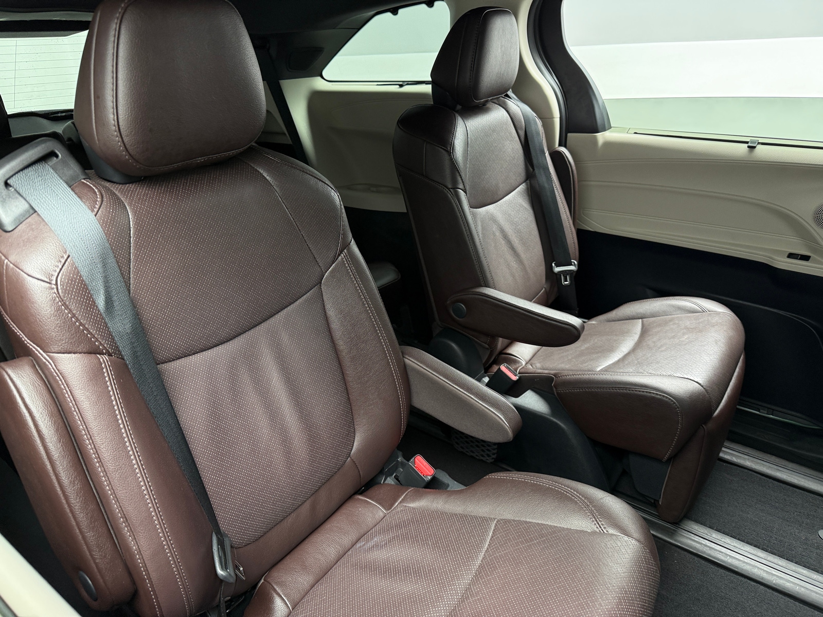 Thumbnail: 2022 Toyota Sienna - 5
