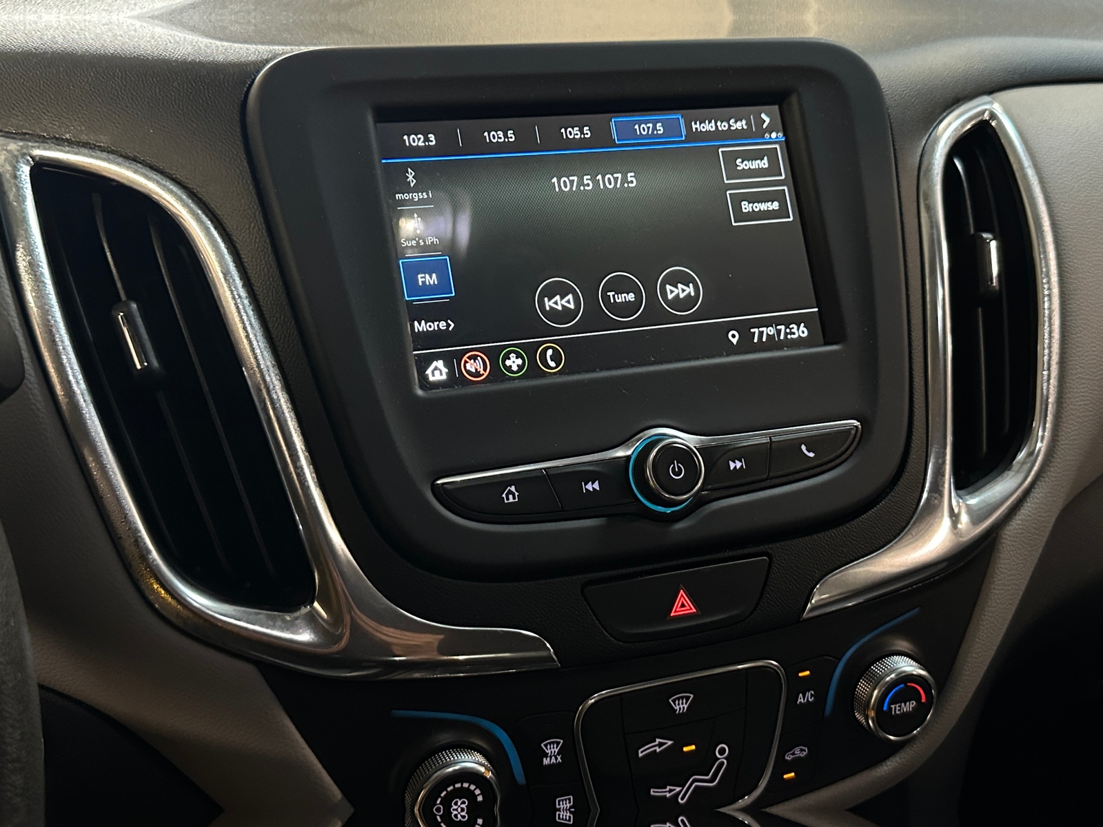 Thumbnail: 2019 Chevrolet Equinox - 4