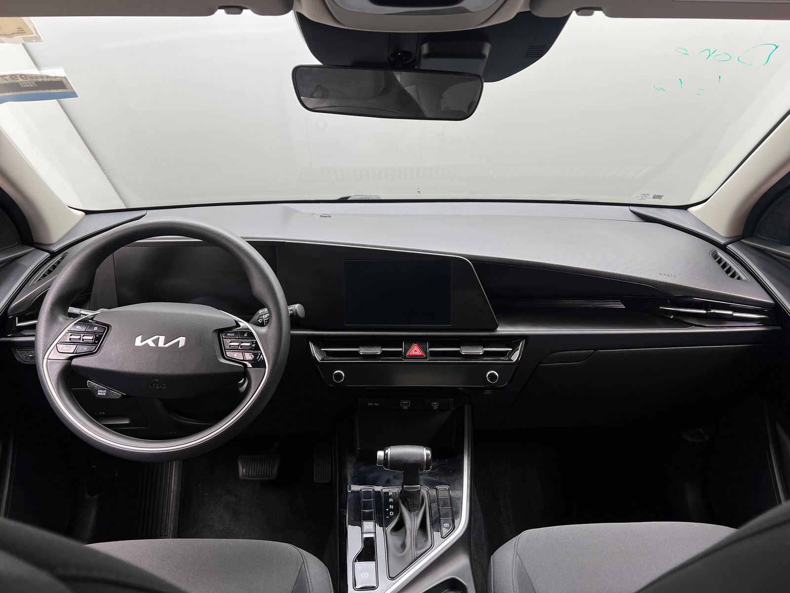 Thumbnail: 2024 Kia Niro - 3