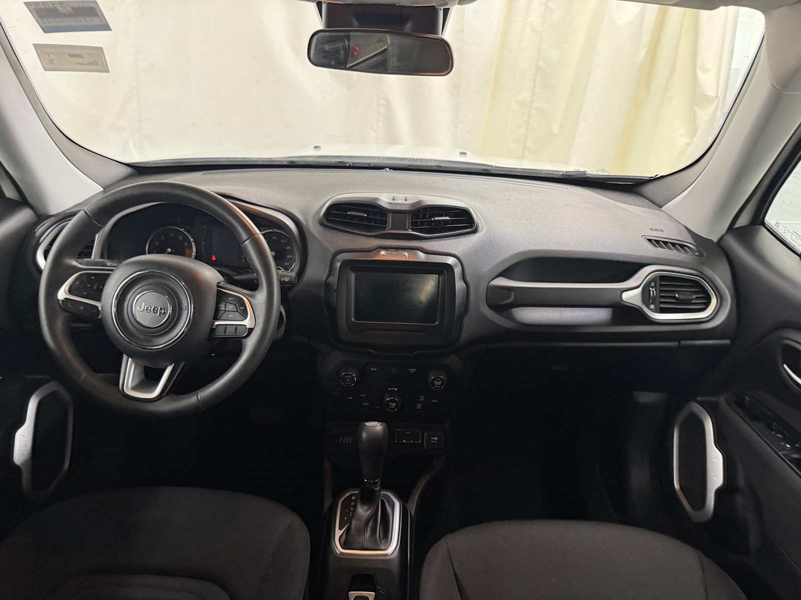 Thumbnail: 2018 Jeep Renegade - 3