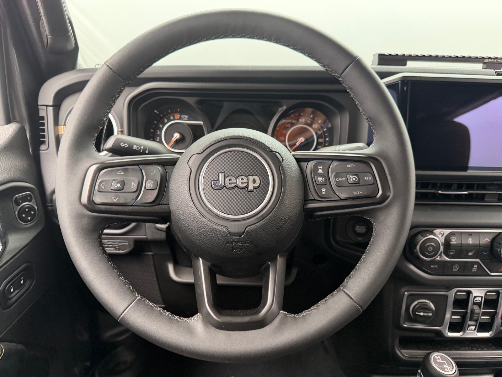 Thumbnail: 2025 Jeep Gladiator - 4