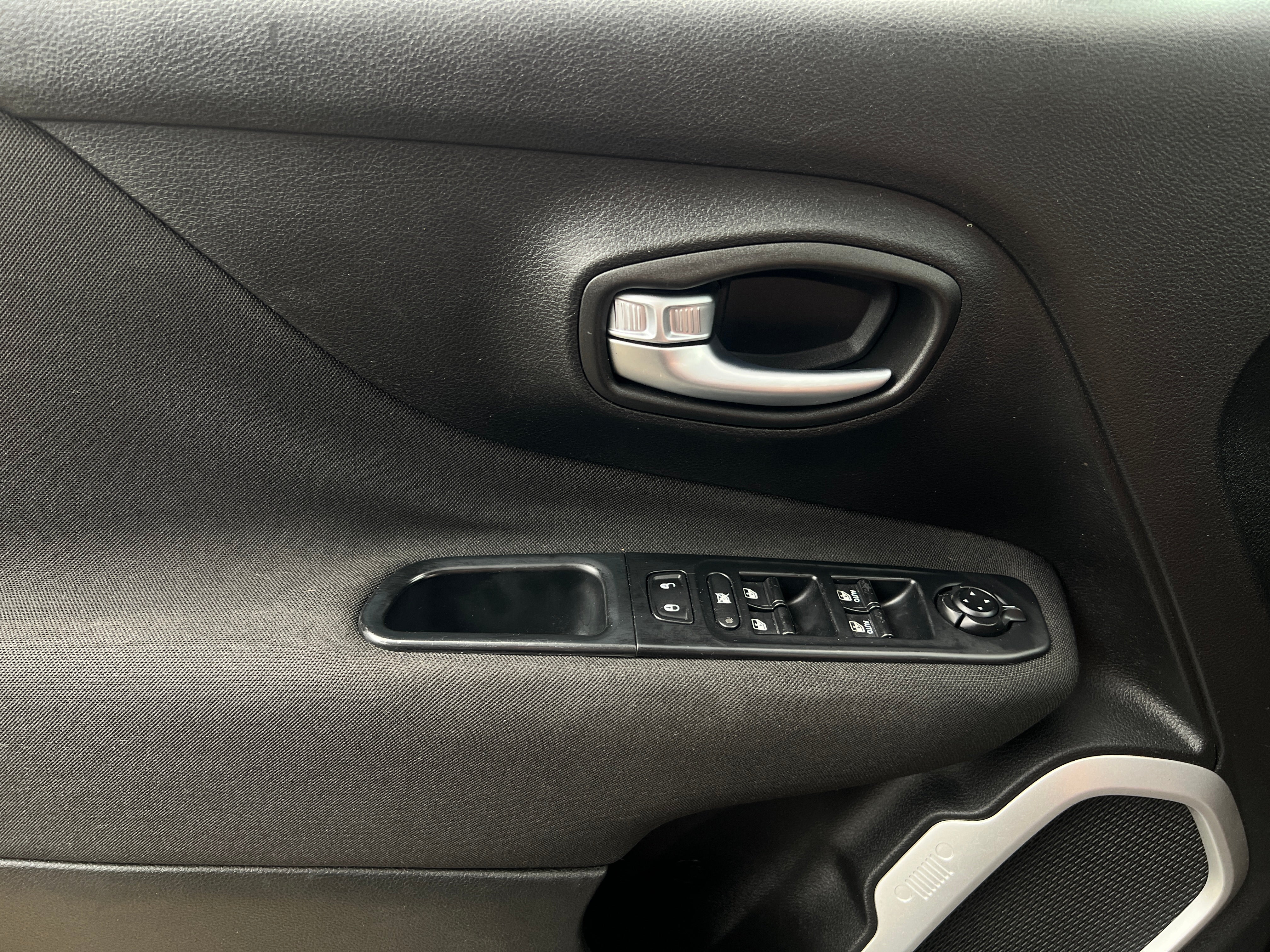 Used 2018 Jeep Renegade Latitude with VIN ZACCJABB3JPJ31771 for sale in Pewaukee, WI