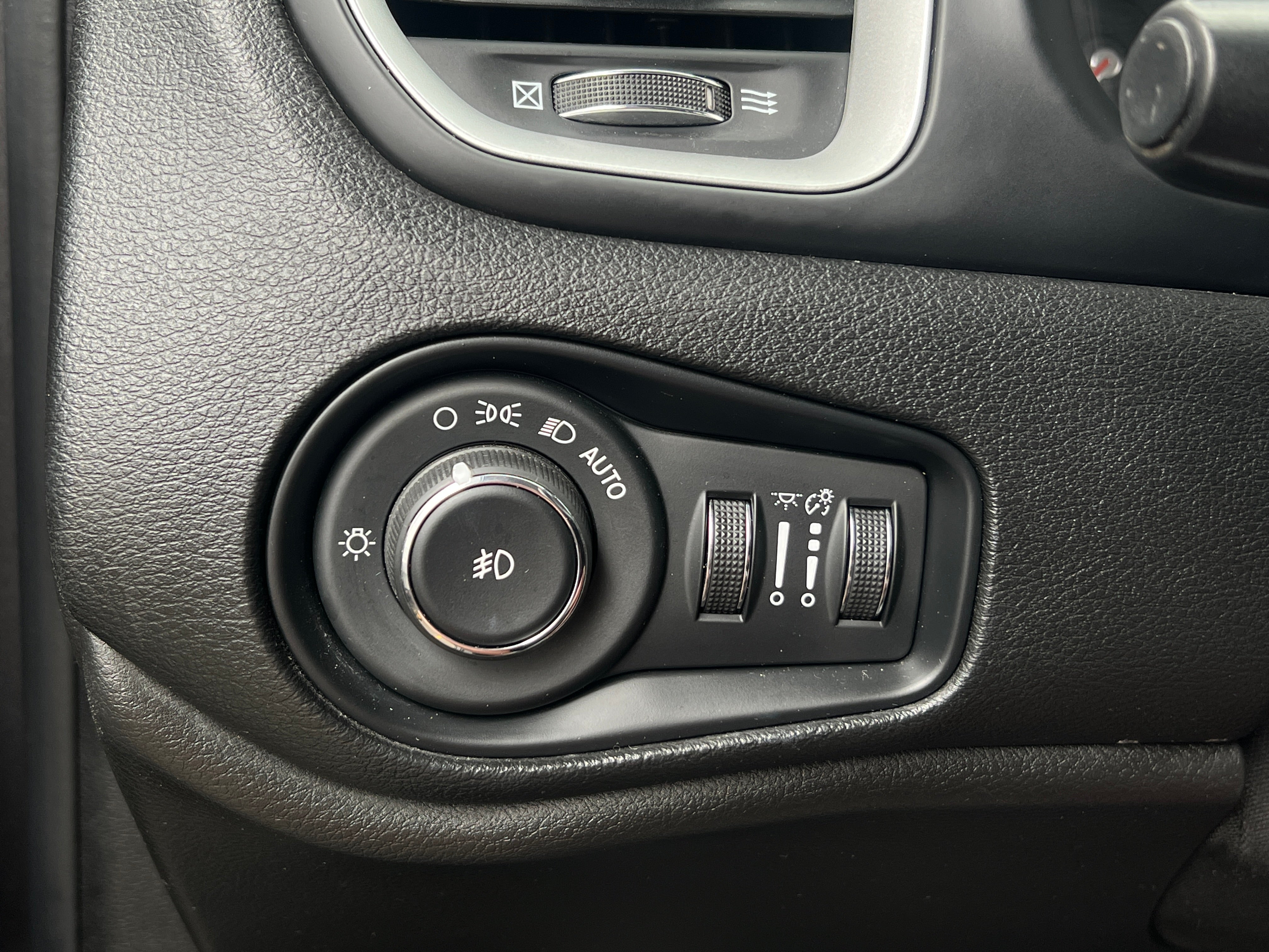 Used 2018 Jeep Renegade Latitude with VIN ZACCJABB3JPJ31771 for sale in Auburn, WA