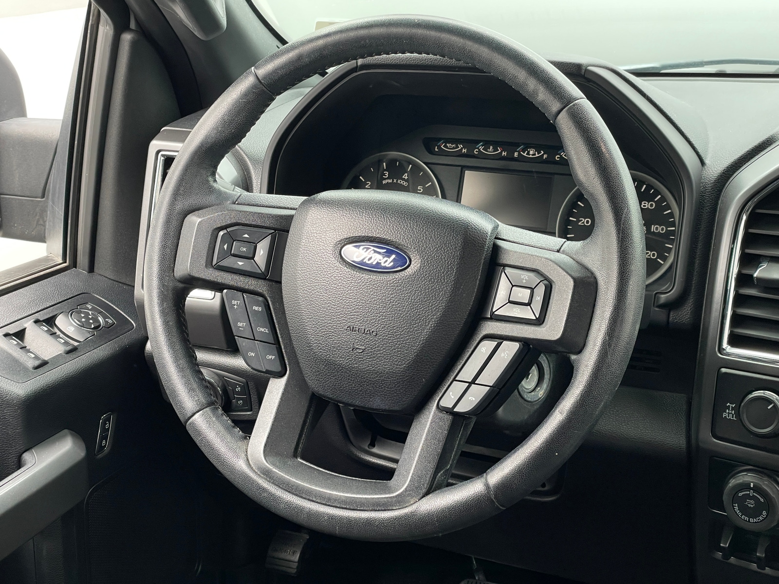 Thumbnail: 2017 Ford Econoline - 5
