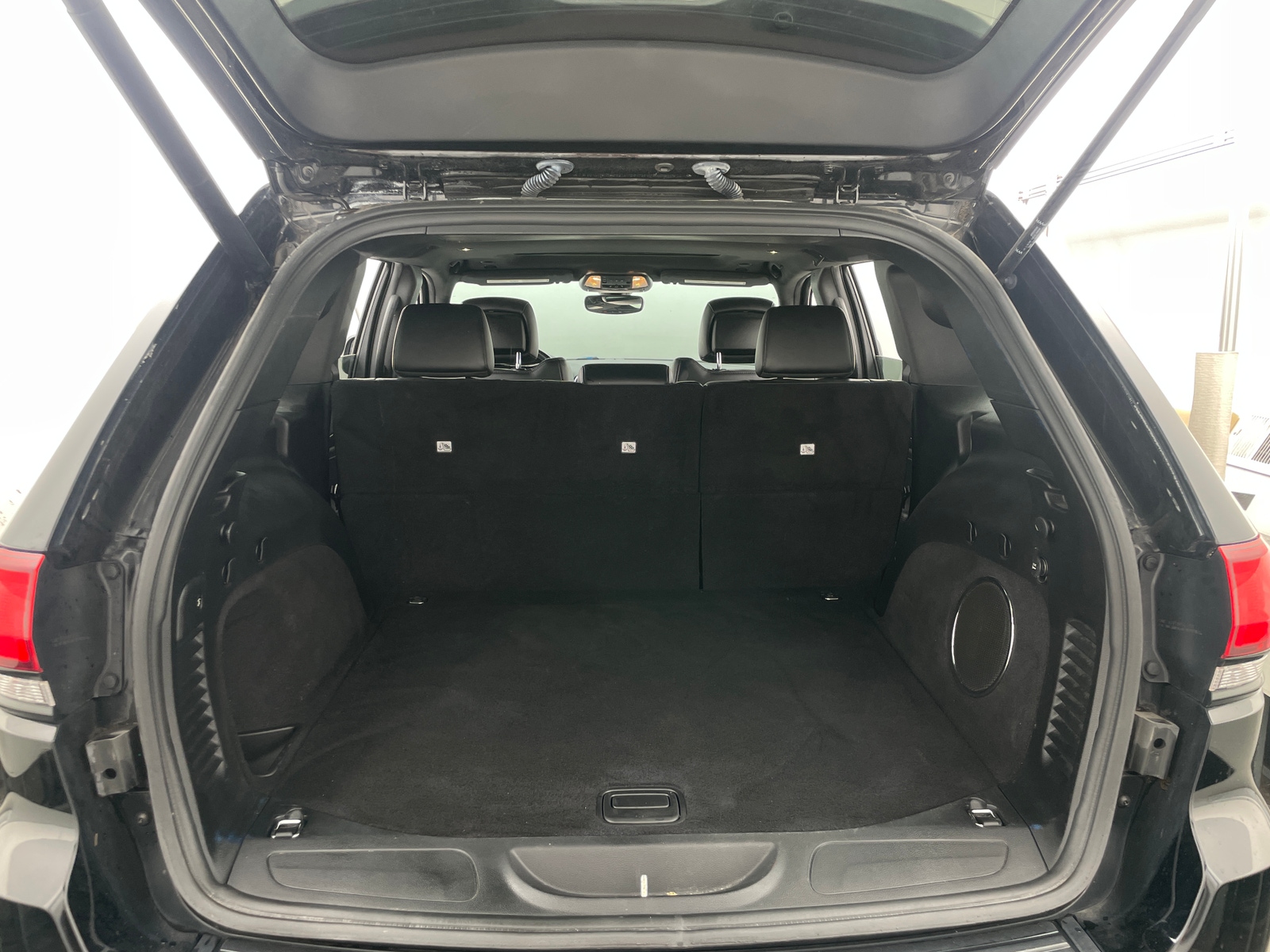 Thumbnail: 2019 Jeep Grand Cherokee - 6
