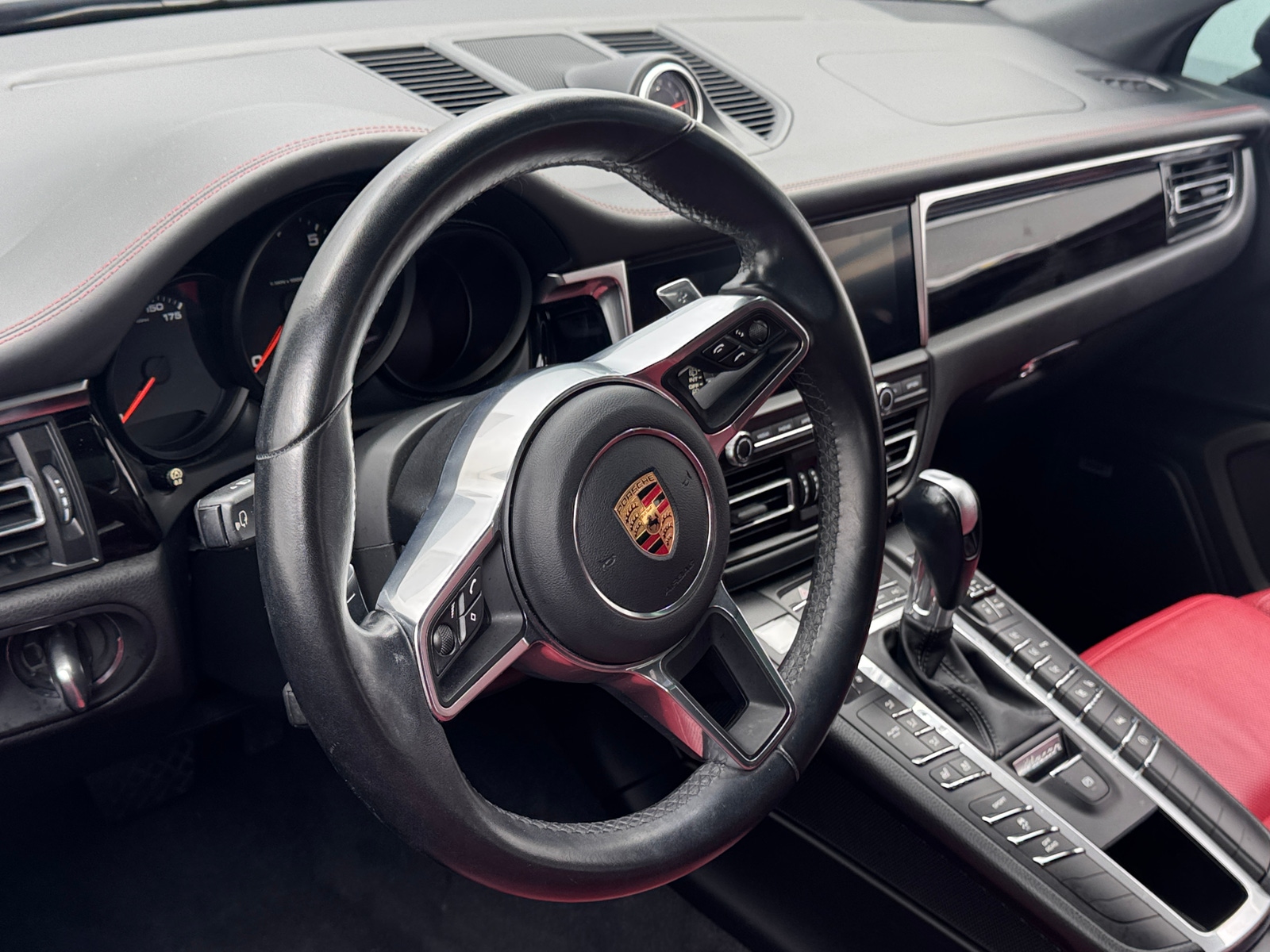 Thumbnail: 2020 Porsche Macan - 4