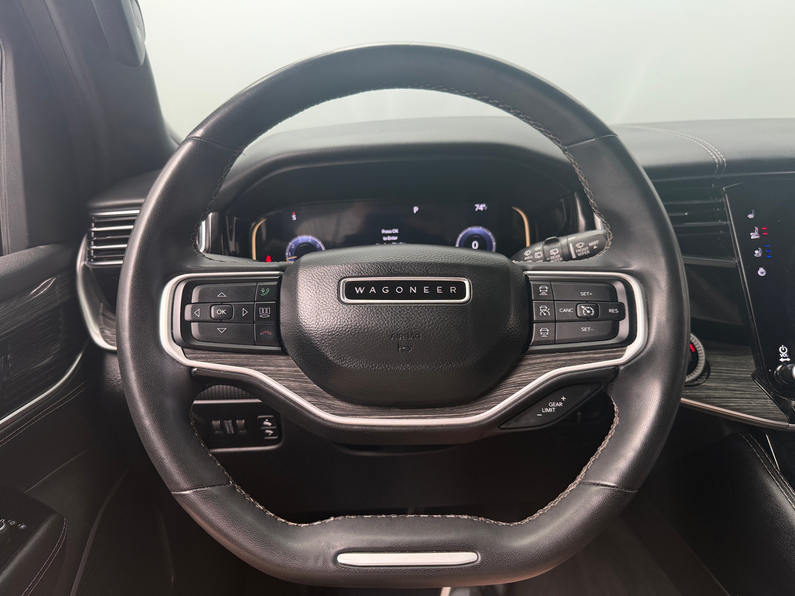 Thumbnail: 2022 Jeep Wagoneer - 4