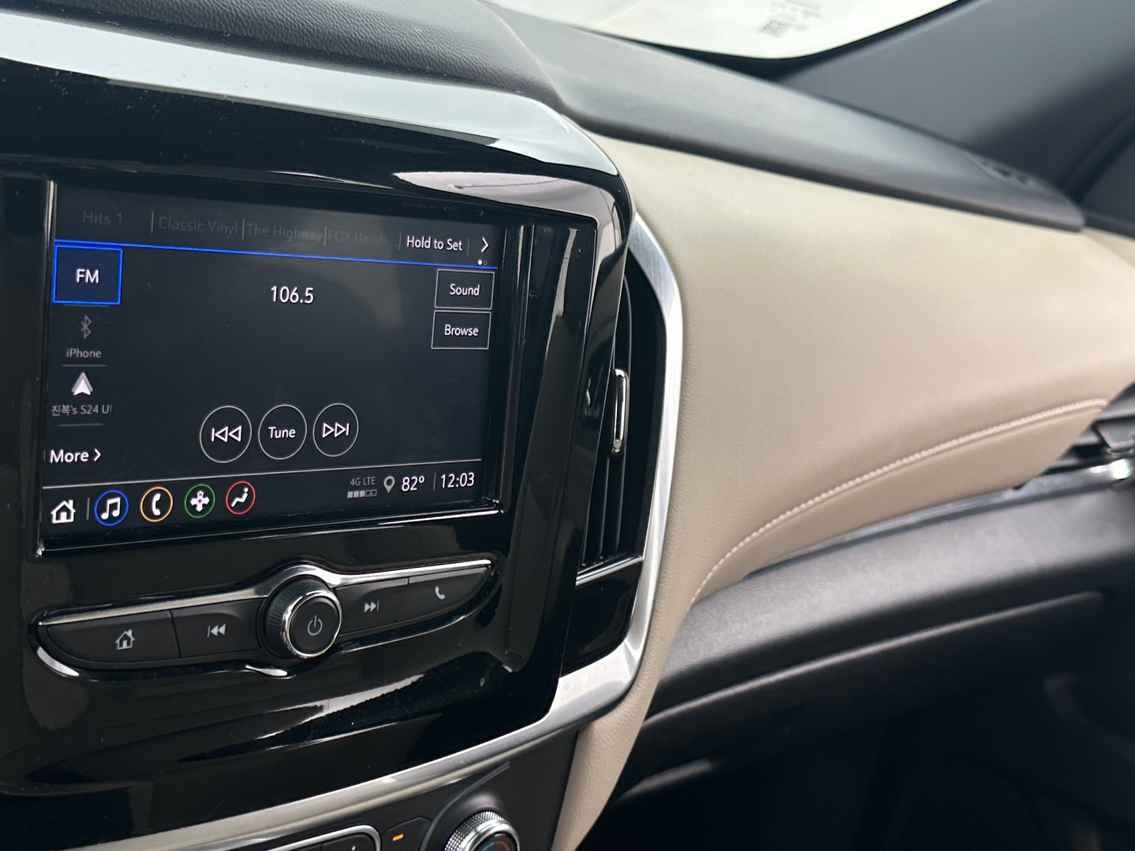Thumbnail: 2022 Chevrolet Traverse - 4
