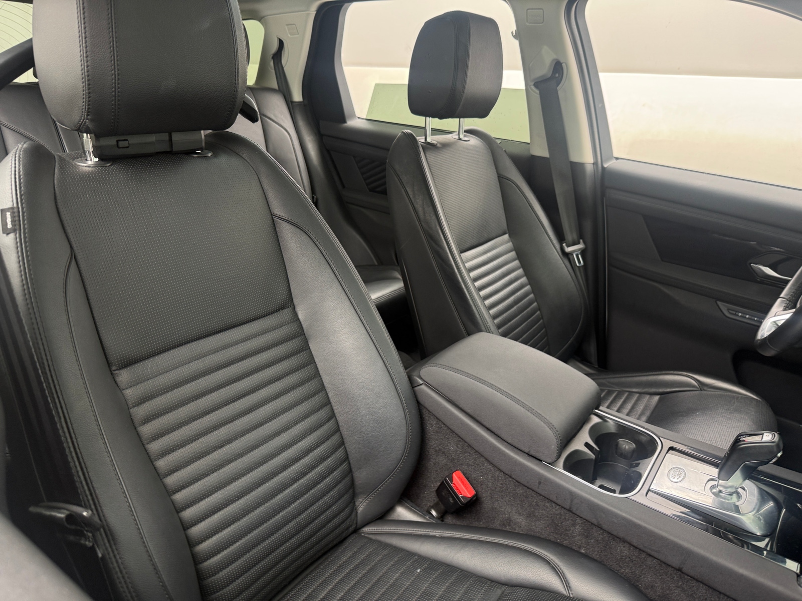 Thumbnail: 2020 Land Rover Discovery Sport - 2