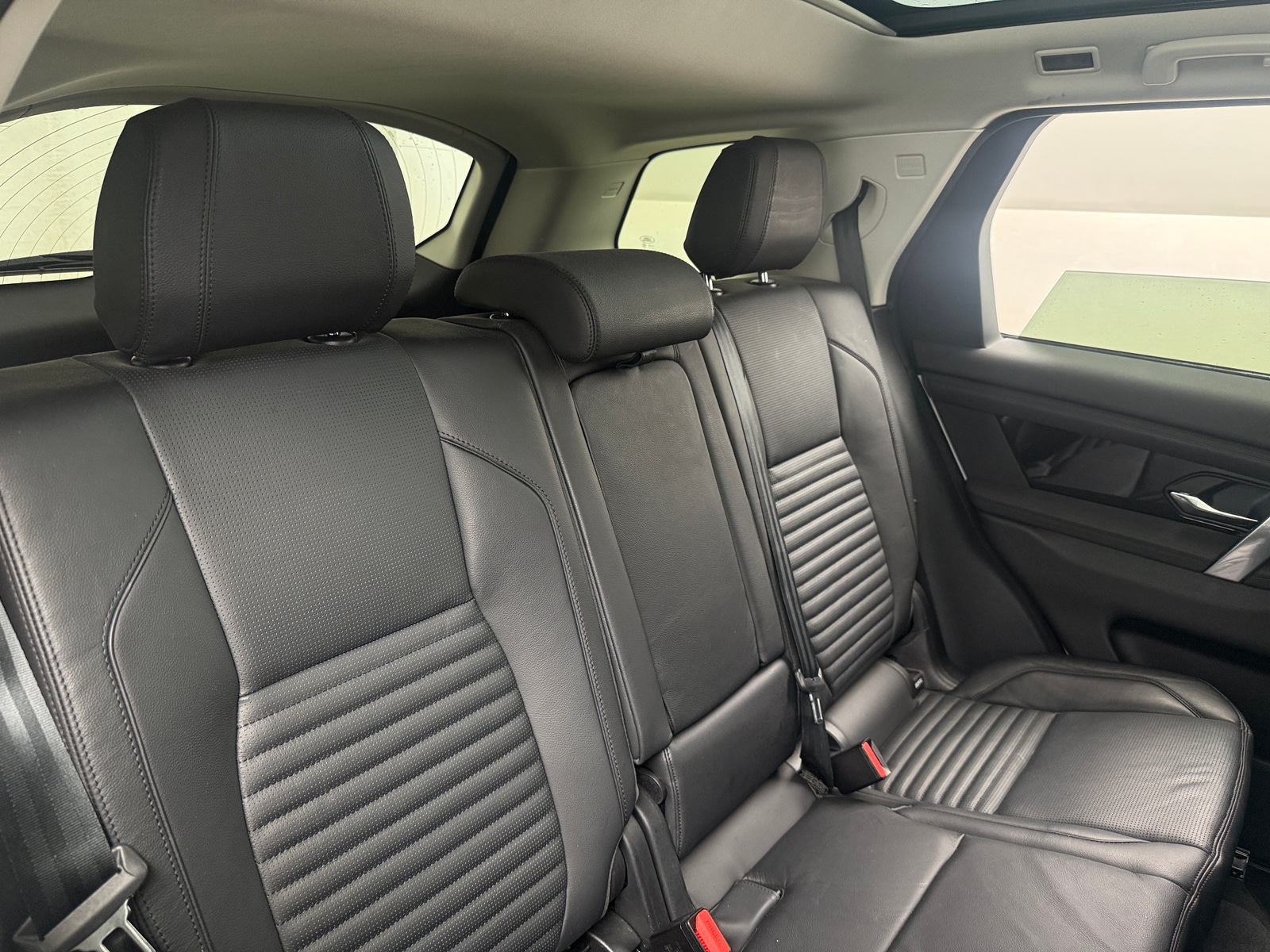Thumbnail: 2020 Land Rover Discovery Sport - 6
