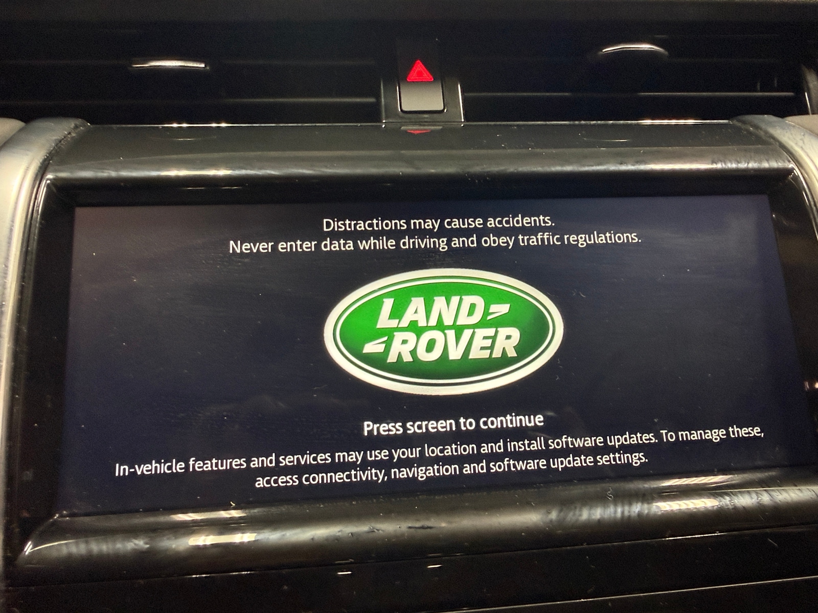 Thumbnail: 2020 Land Rover Discovery Sport - 4