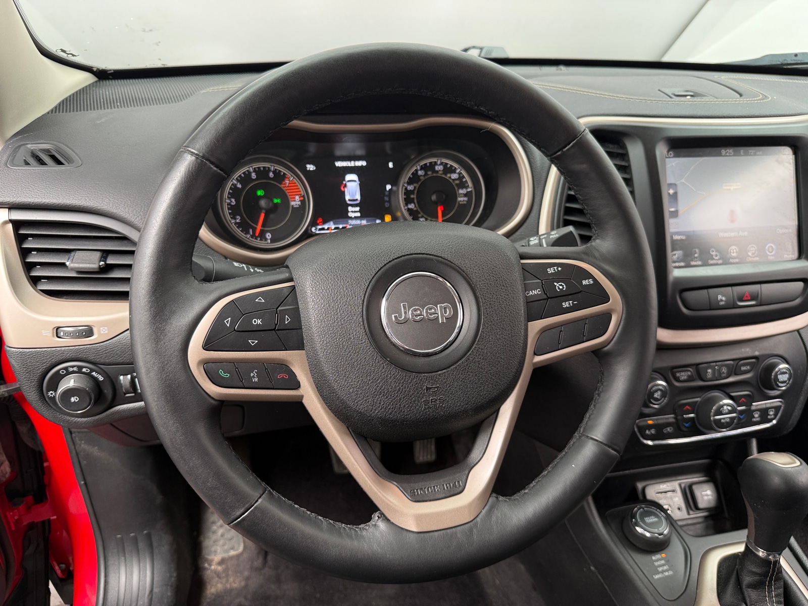 Thumbnail: 2017 Jeep Cherokee - 4