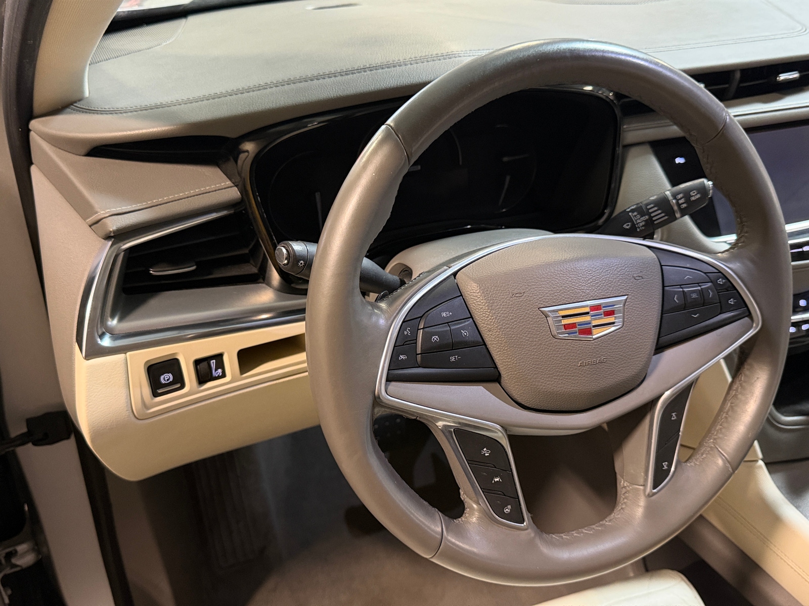 Thumbnail: 2017 Cadillac XT5 - 4