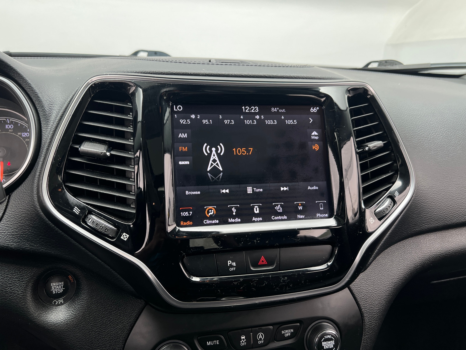 Thumbnail: 2019 Jeep Cherokee - 3
