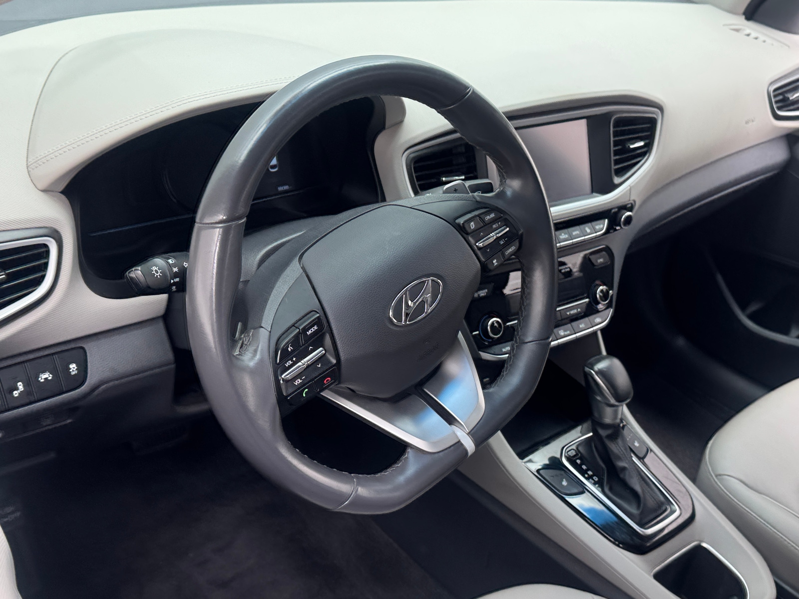 Thumbnail: 2019 Hyundai Ioniq - 4
