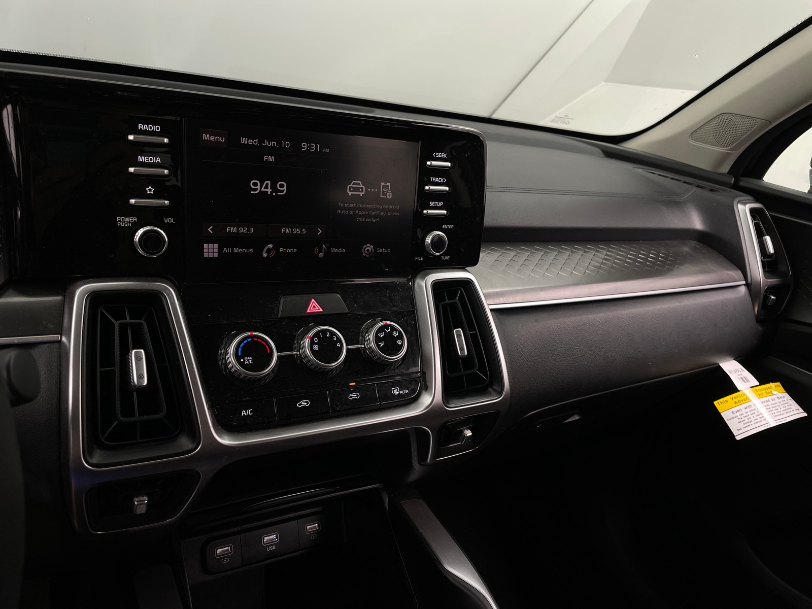 Thumbnail: 2022 Kia Sorento - 4