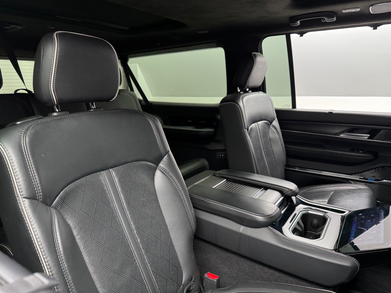 Thumbnail: 2024 Jeep Grand Wagoneer L - 5