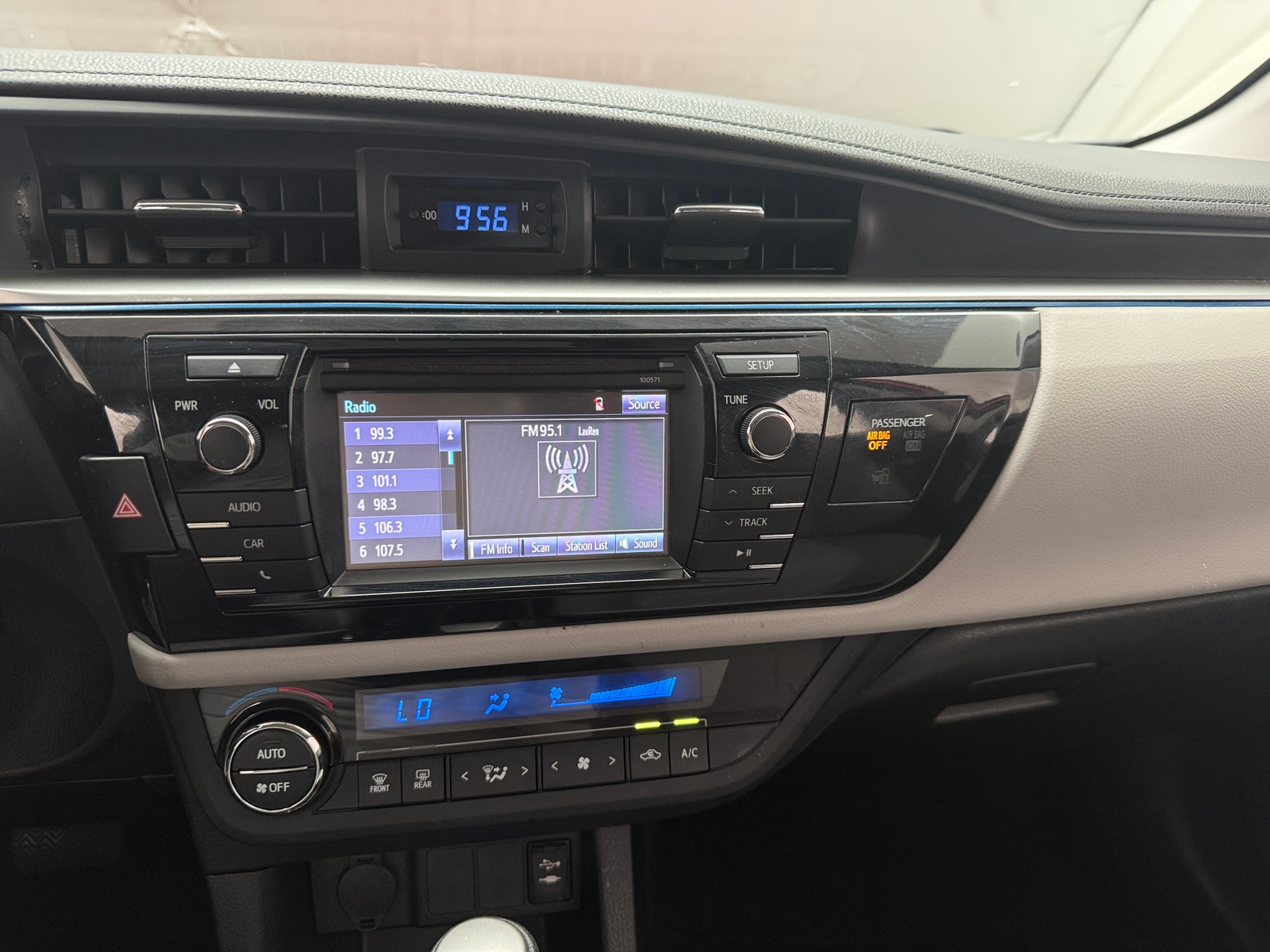 Thumbnail: 2016 Toyota Corolla - 4