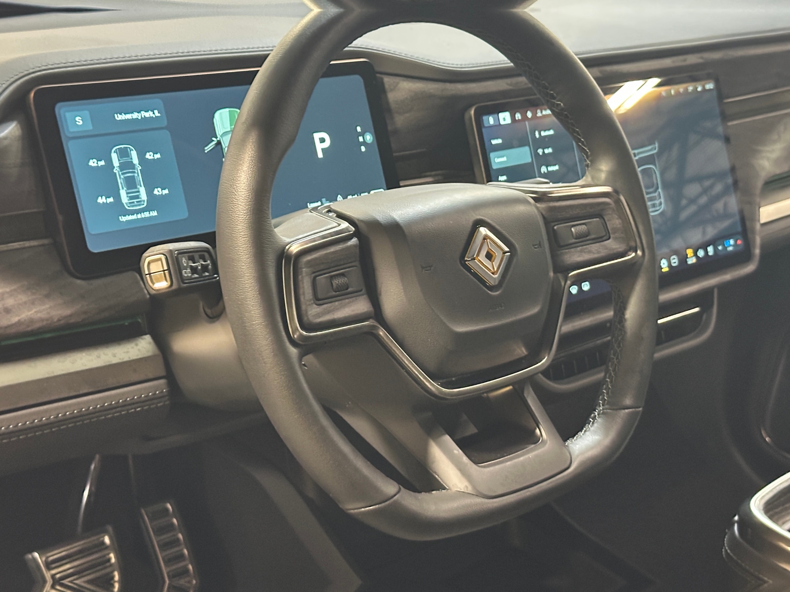 Thumbnail: 2023 Rivian R1S - 4