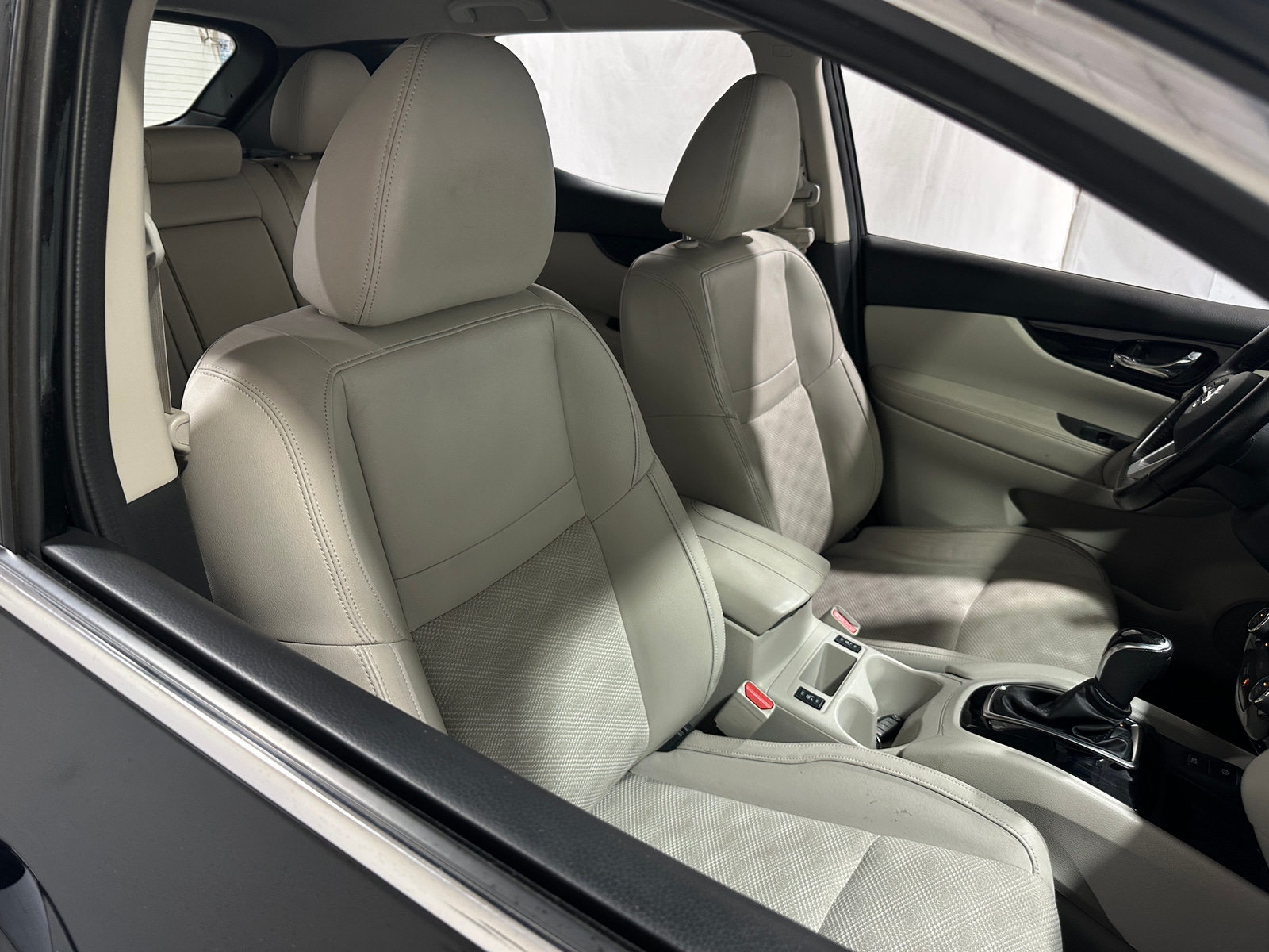 Thumbnail: 2021 Nissan Rogue Sport - 2
