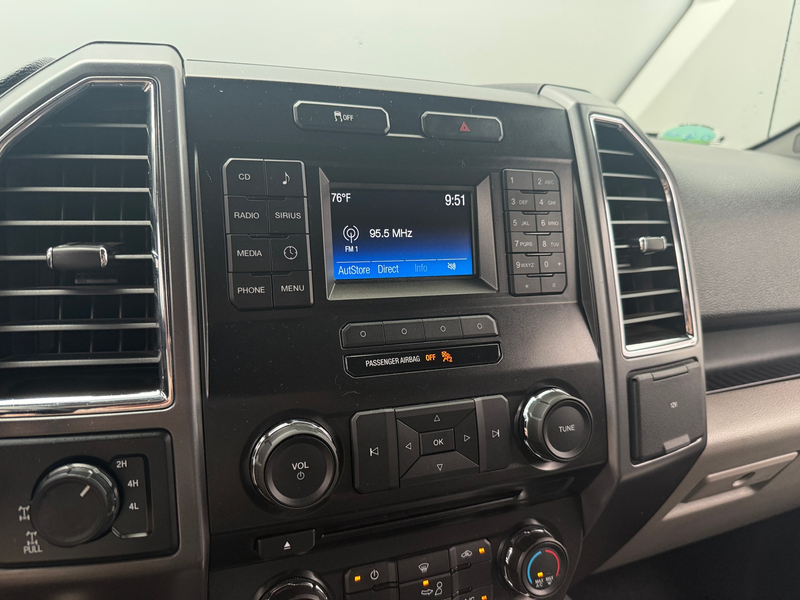 Thumbnail: 2015 Ford Econoline - 4