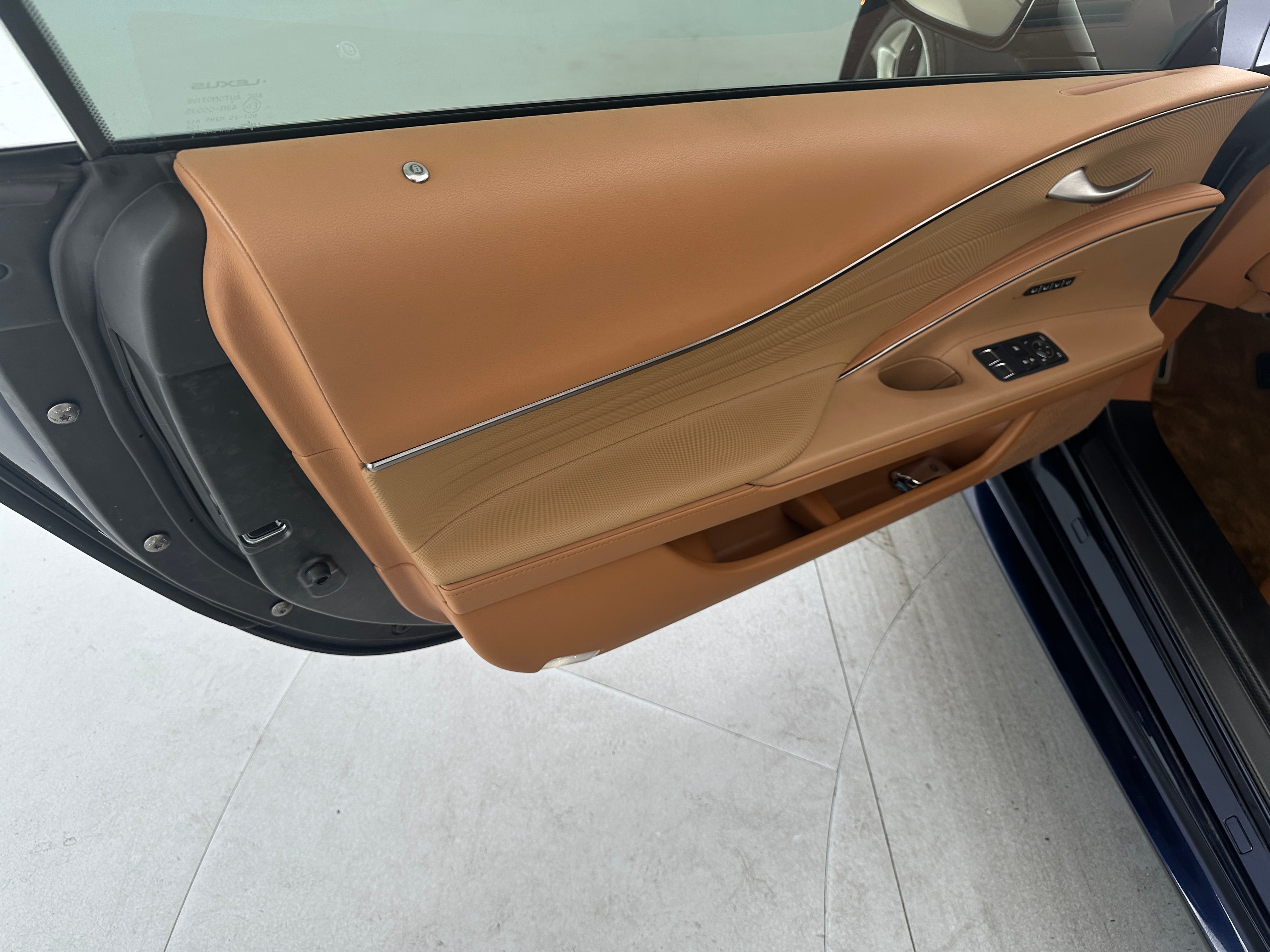 2021 Lexus LC 500 - Photo 8