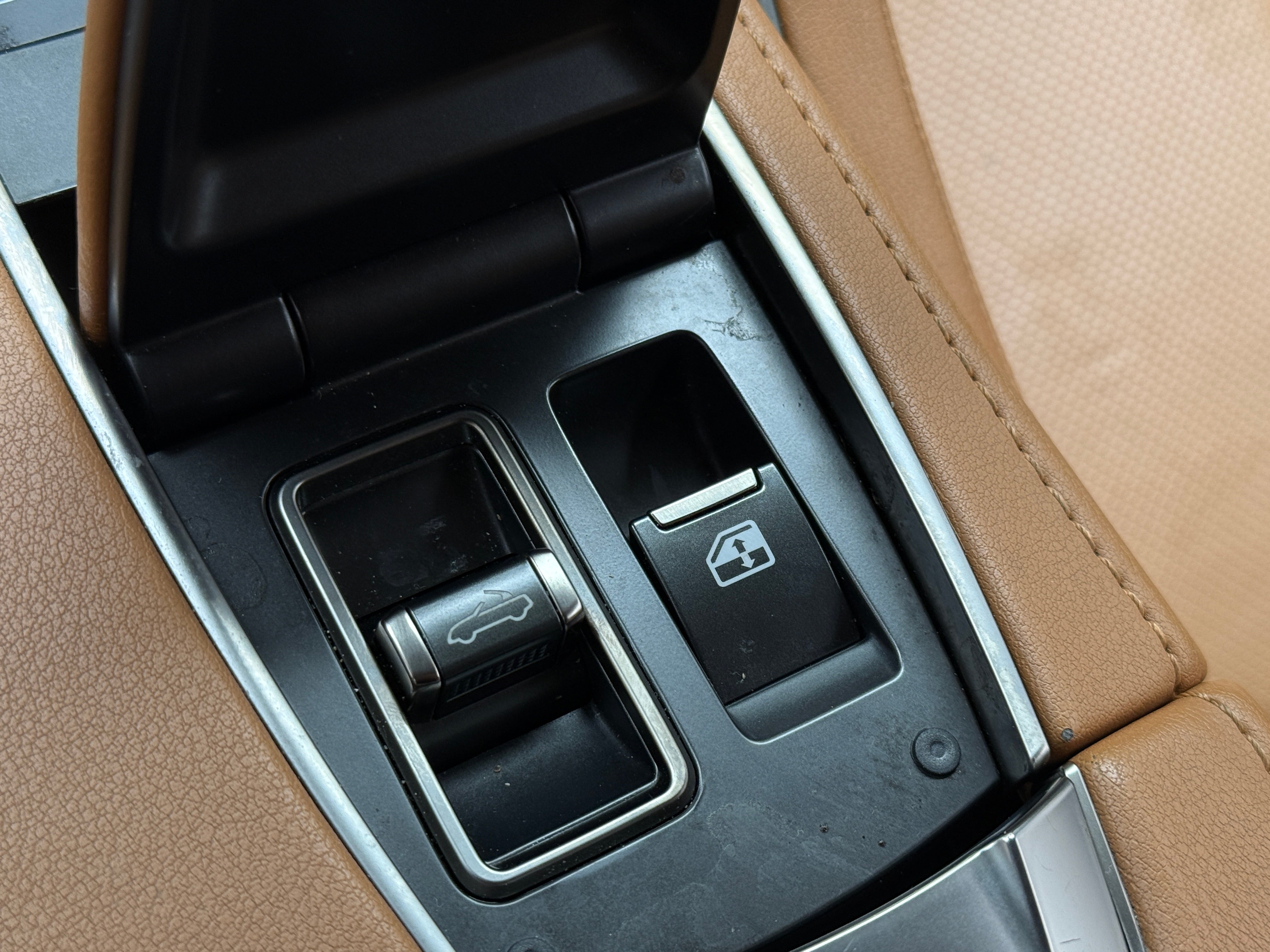 2021 Lexus LC 500 - Photo 14
