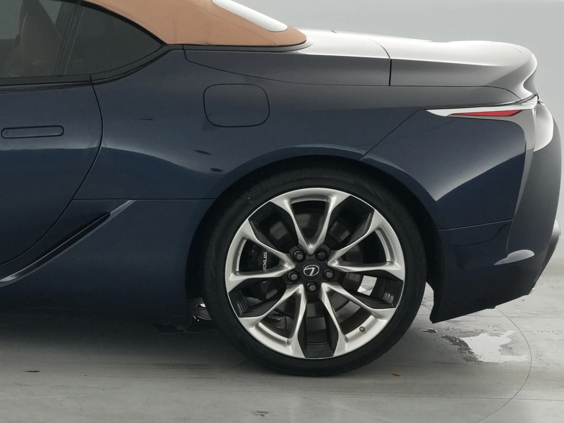 2021 Lexus LC 500 - Photo 16