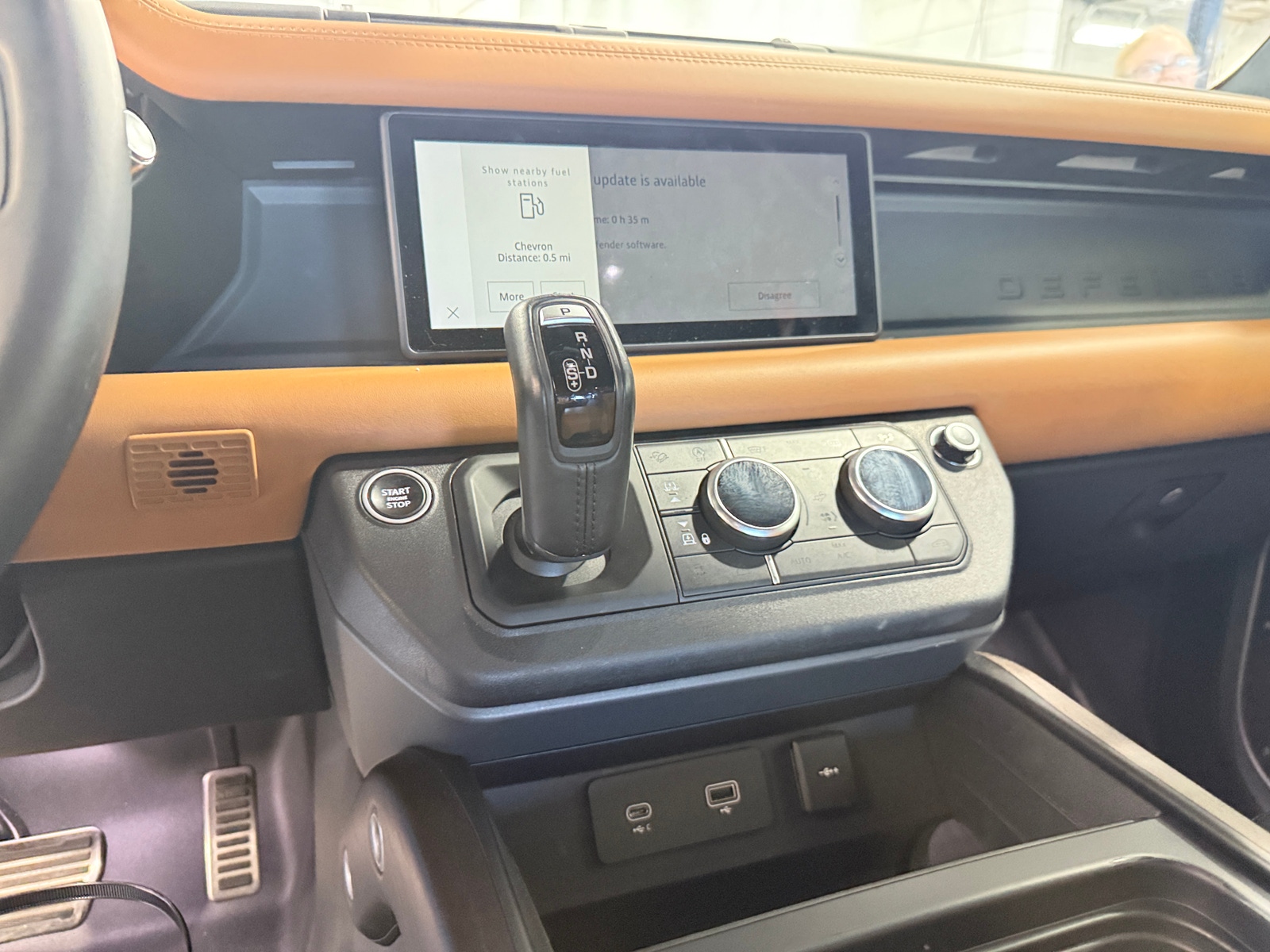 Thumbnail: 2020 Land Rover Defender - 3