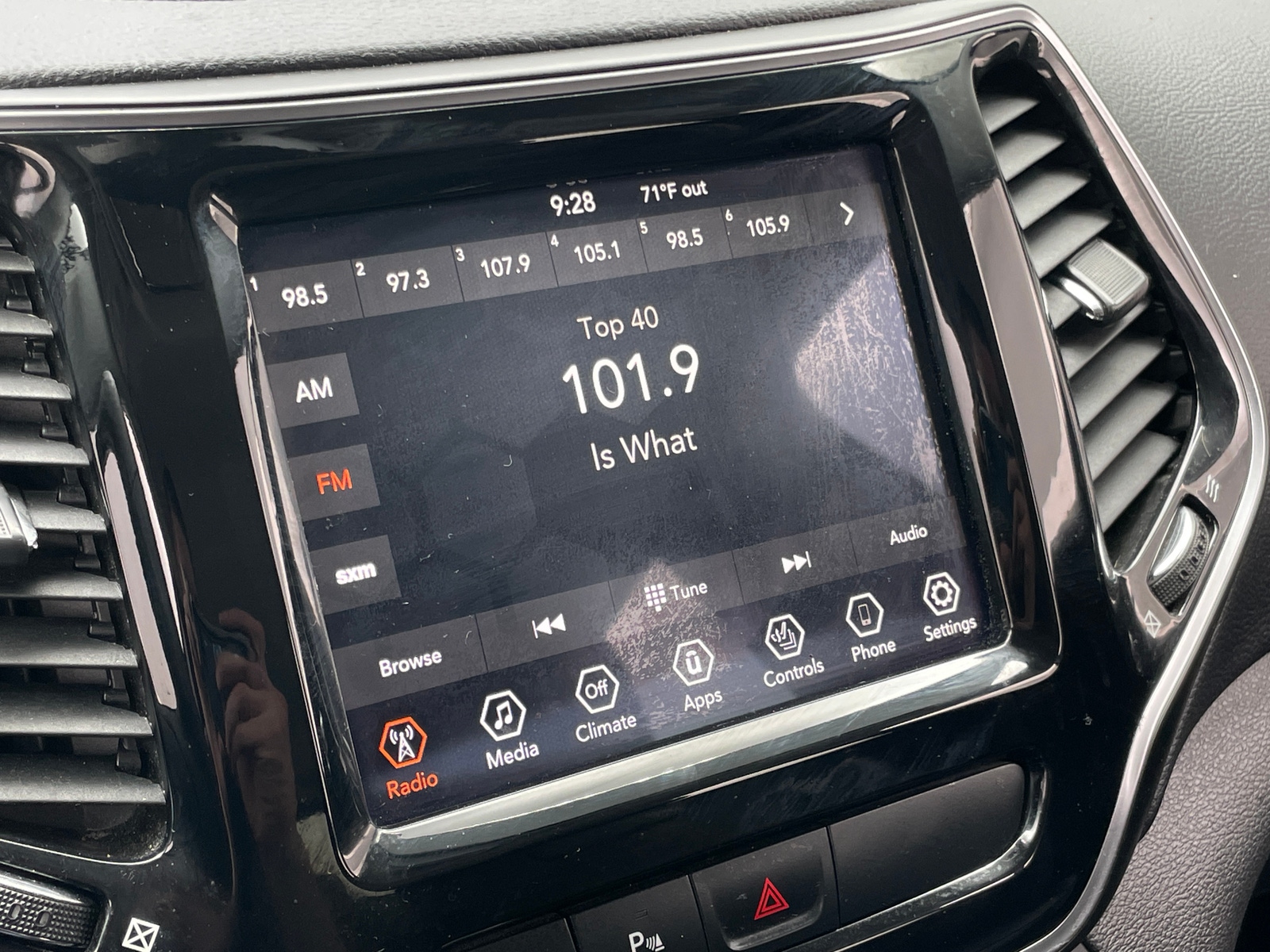 Thumbnail: 2019 Jeep Cherokee - 3