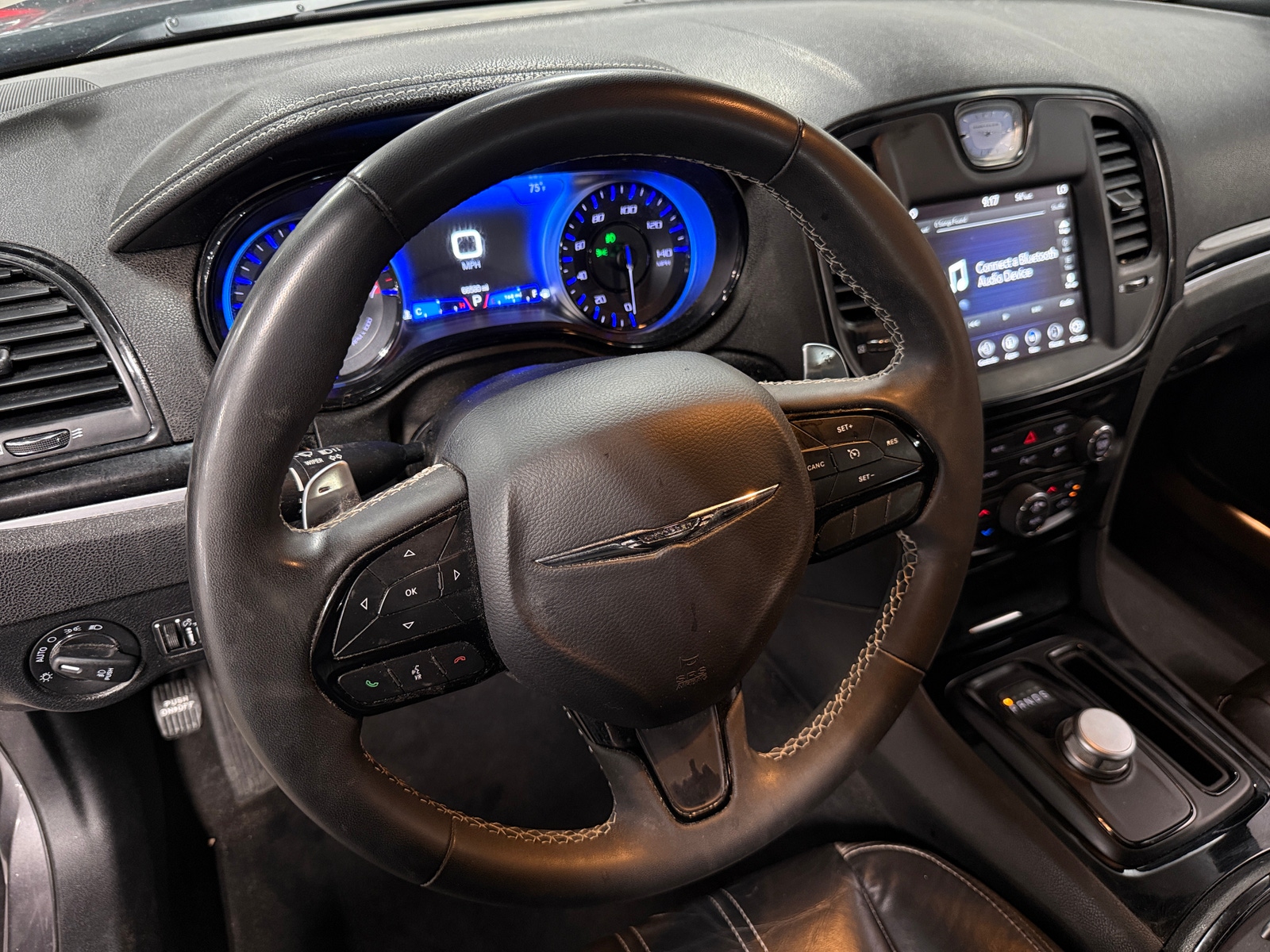 Thumbnail: 2022 Chrysler 300 - 4