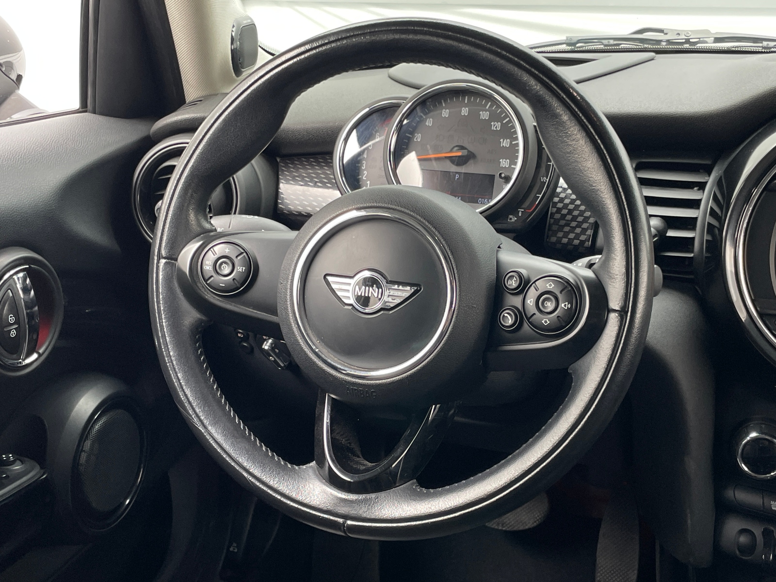 Thumbnail: 2018 MINI Cooper Hardtop - 4