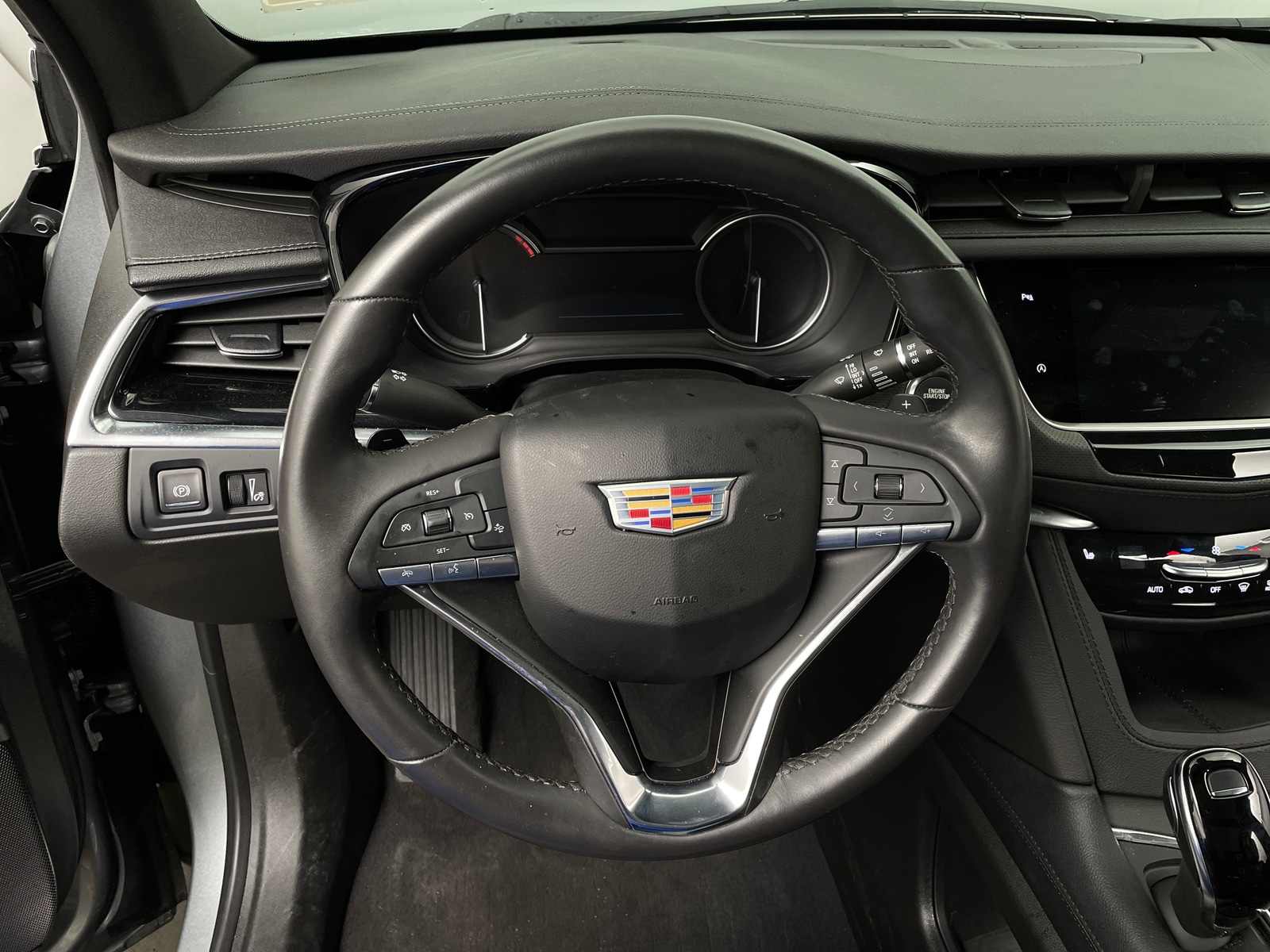 Thumbnail: 2024 Cadillac XT6 - 4