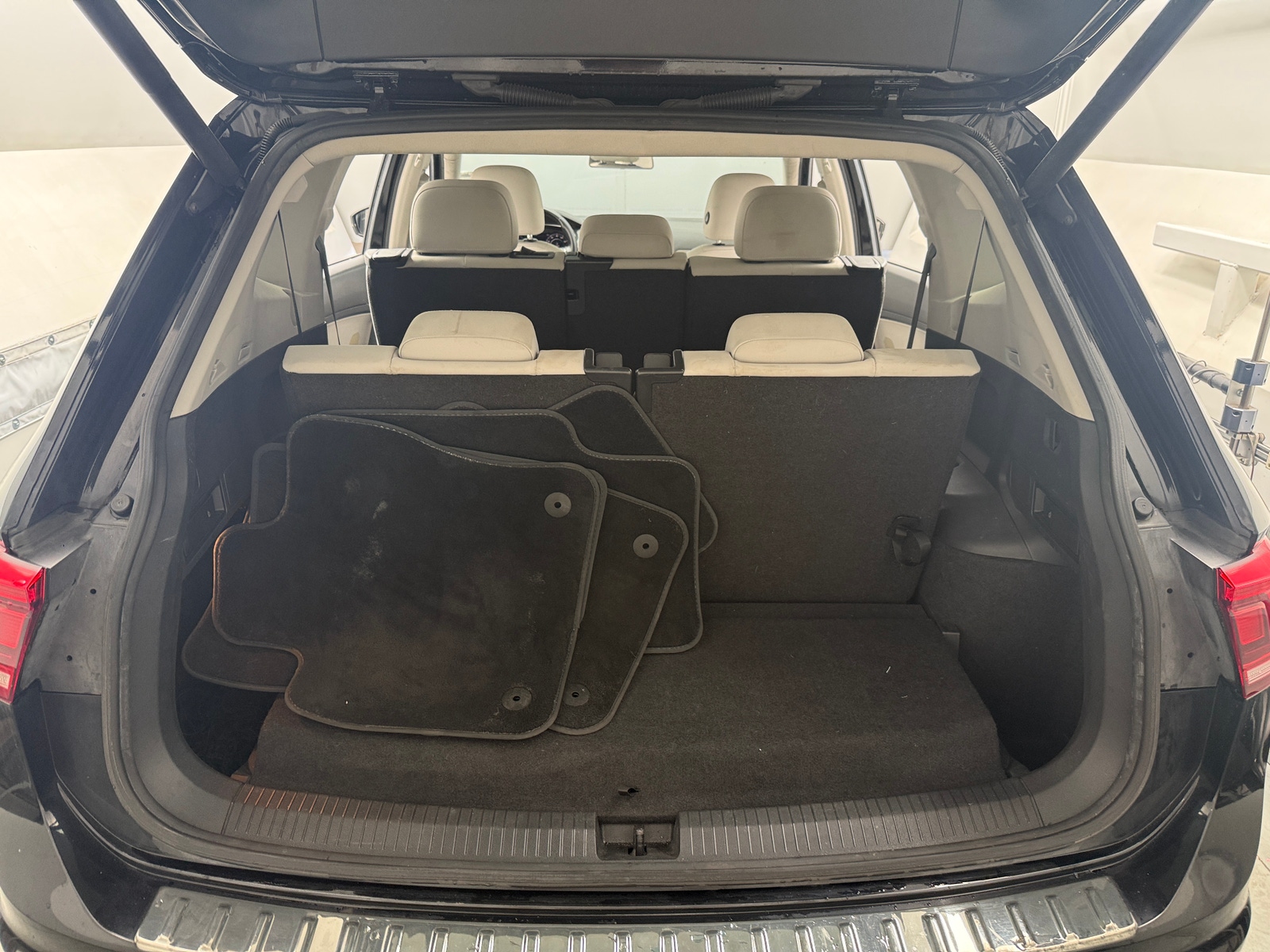 Thumbnail: 2019 Volkswagen Tiguan - 6