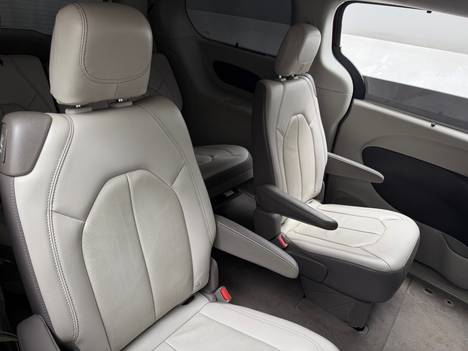 Thumbnail: 2018 Chrysler Pacifica - 5
