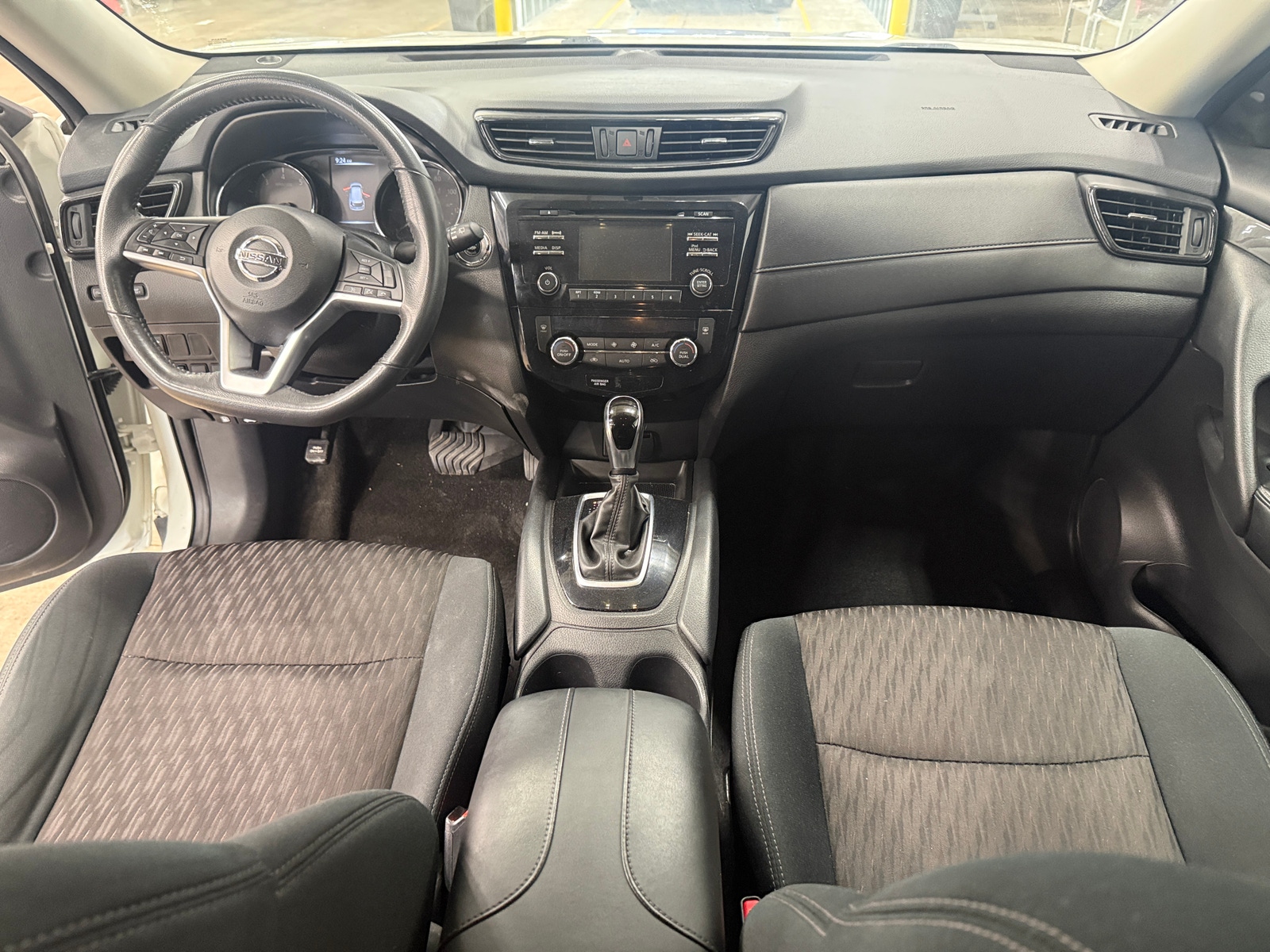 Thumbnail: 2017 Nissan Rogue - 3
