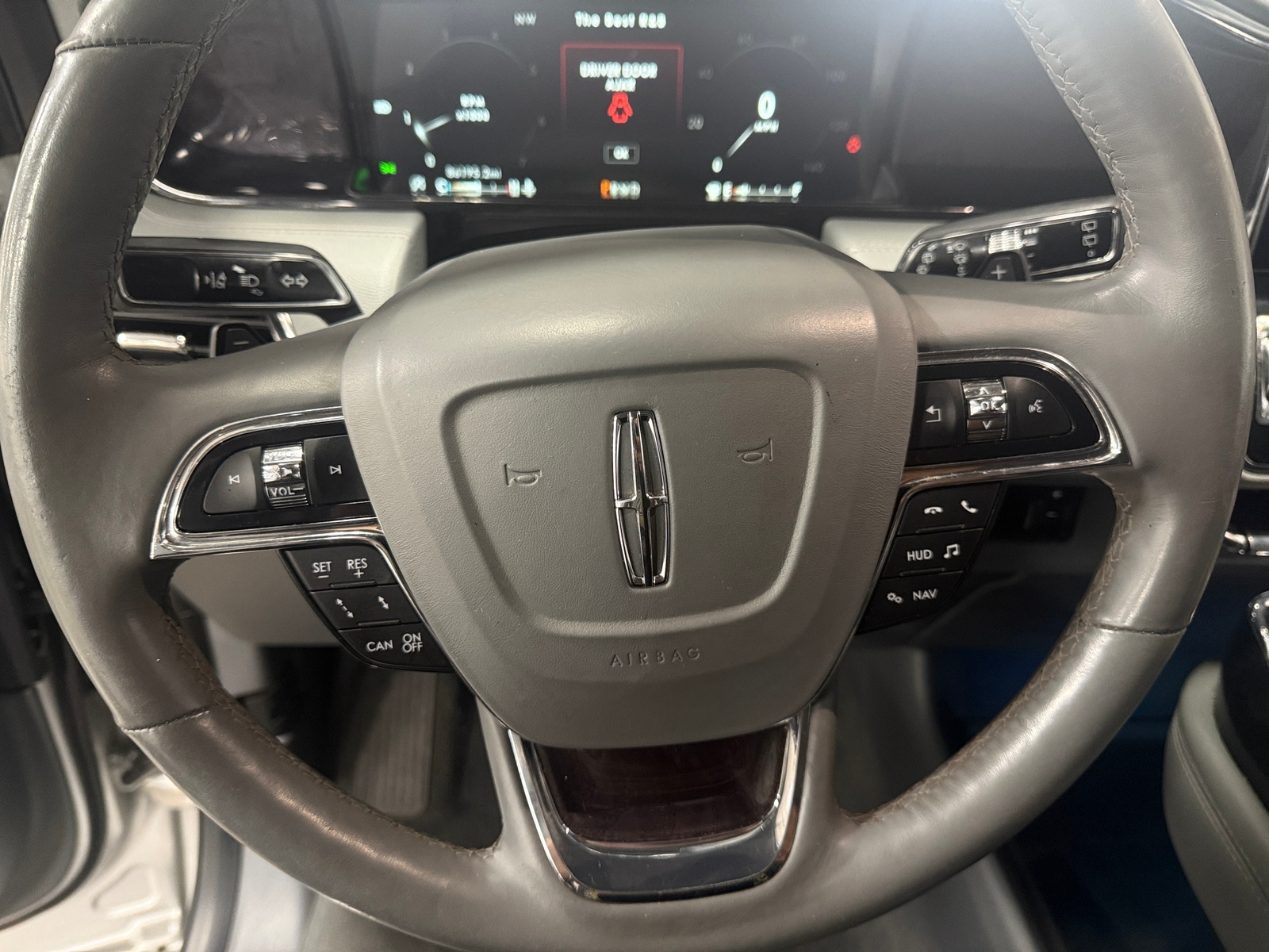 Thumbnail: 2019 Lincoln Navigator L - 4