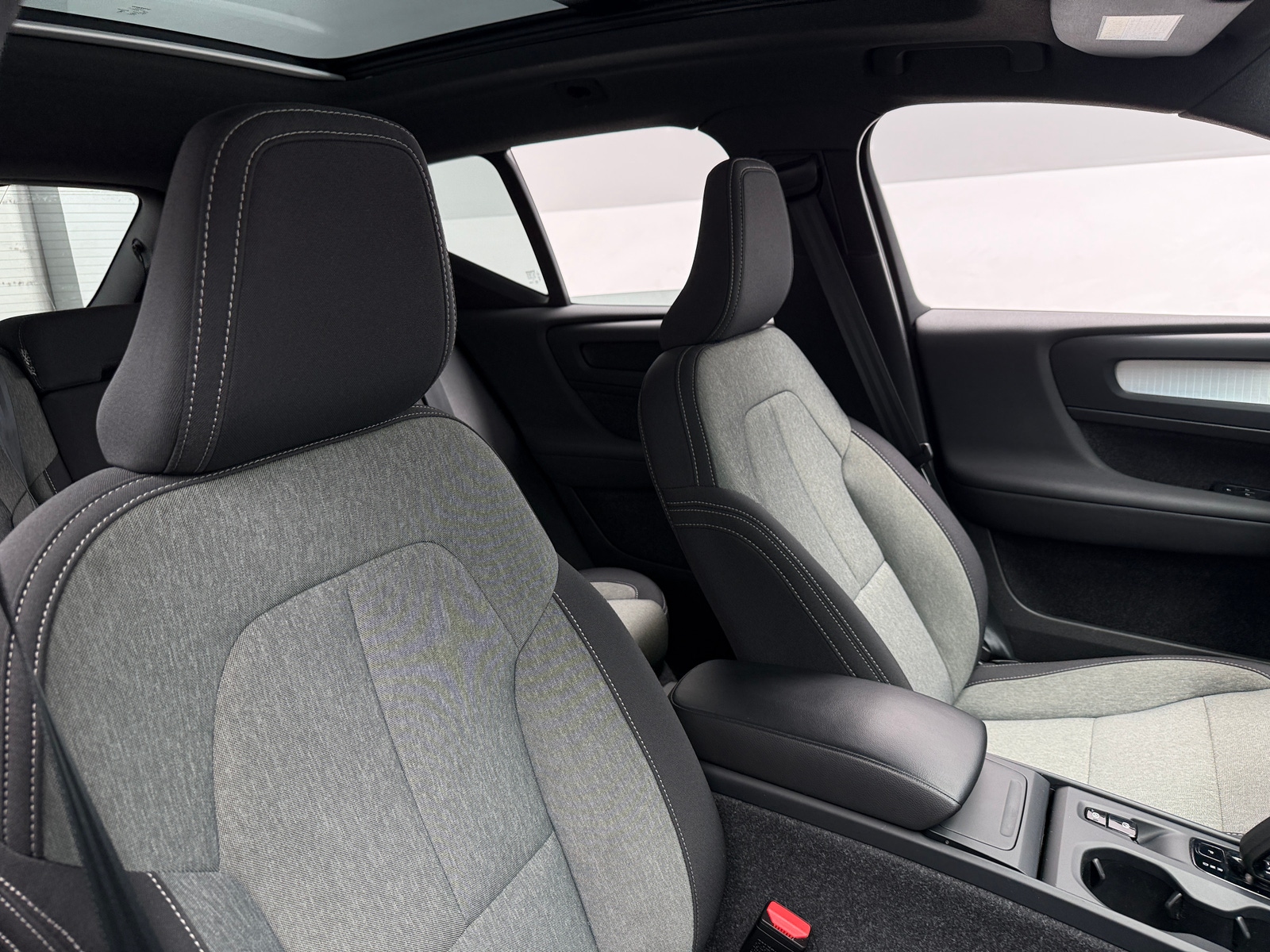Thumbnail: 2025 Volvo XC40 - 2