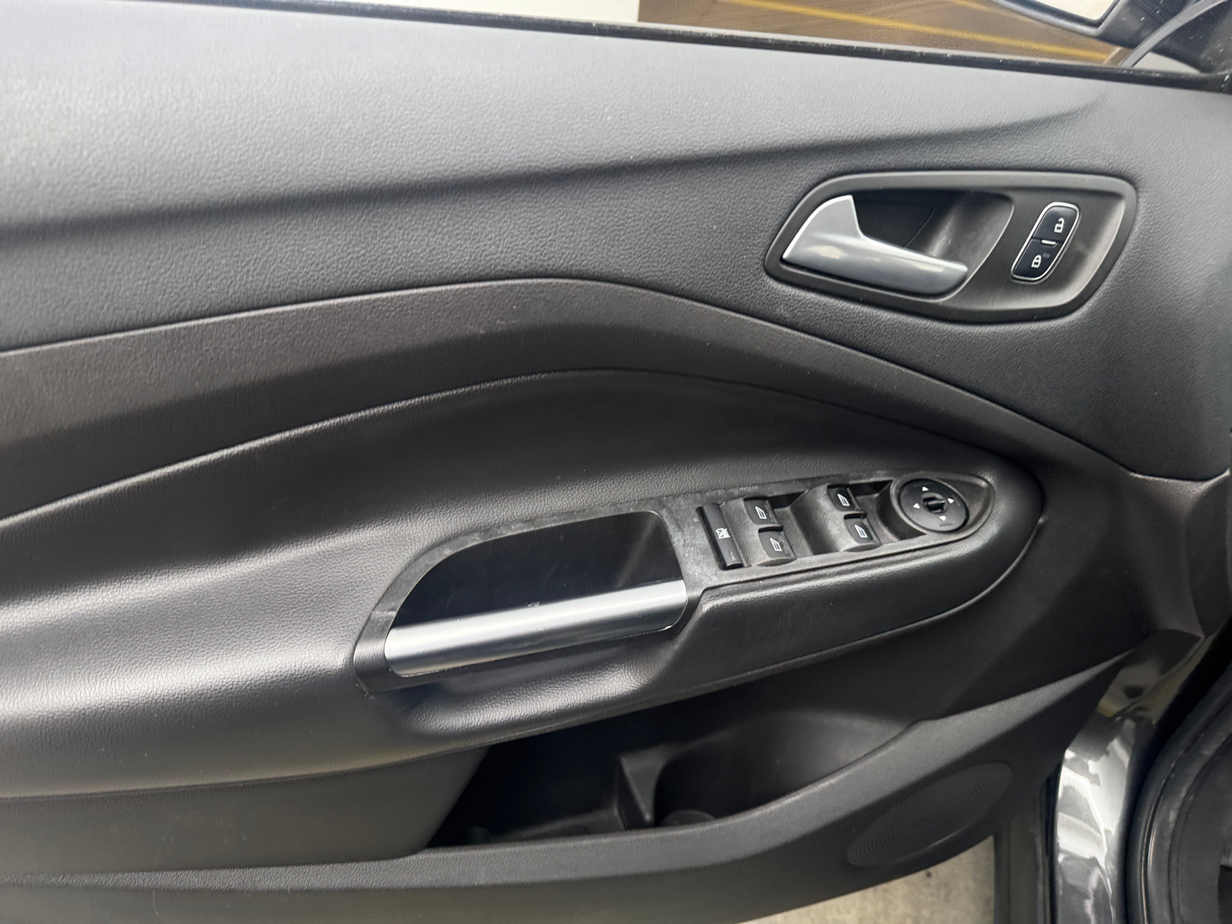 2017 Ford Escape SE - Photo 9