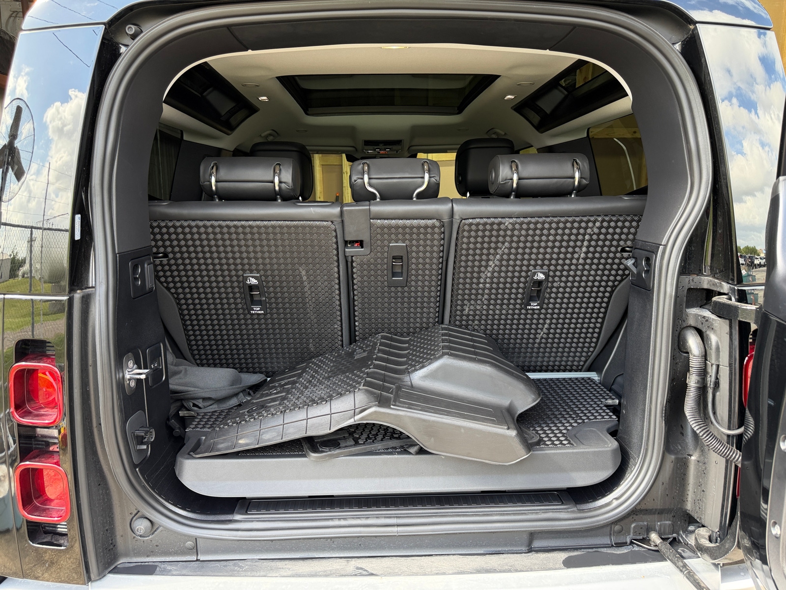 Thumbnail: 2025 Land Rover Defender - 6