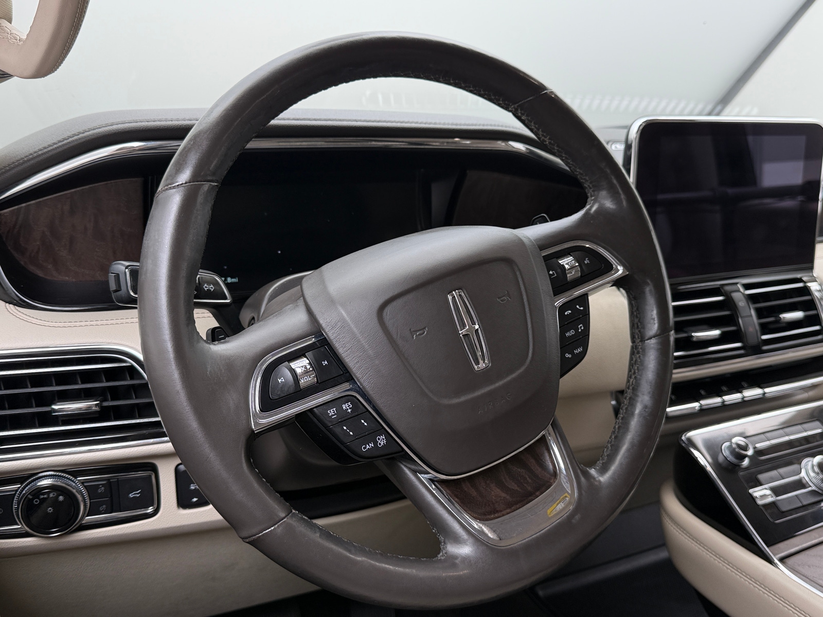 Thumbnail: 2018 Lincoln Navigator L - 4