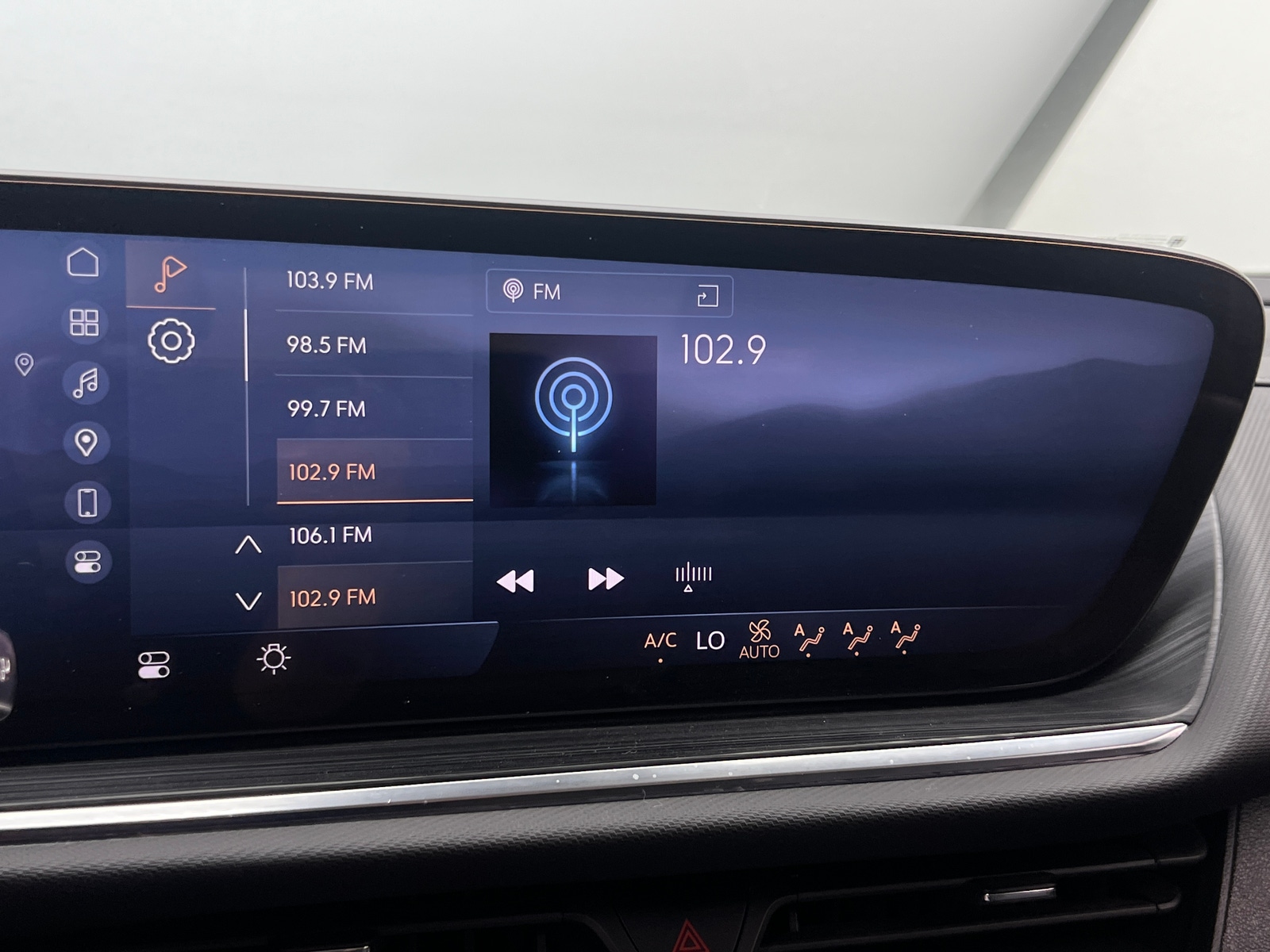 Thumbnail: 2024 Buick Envision - 3