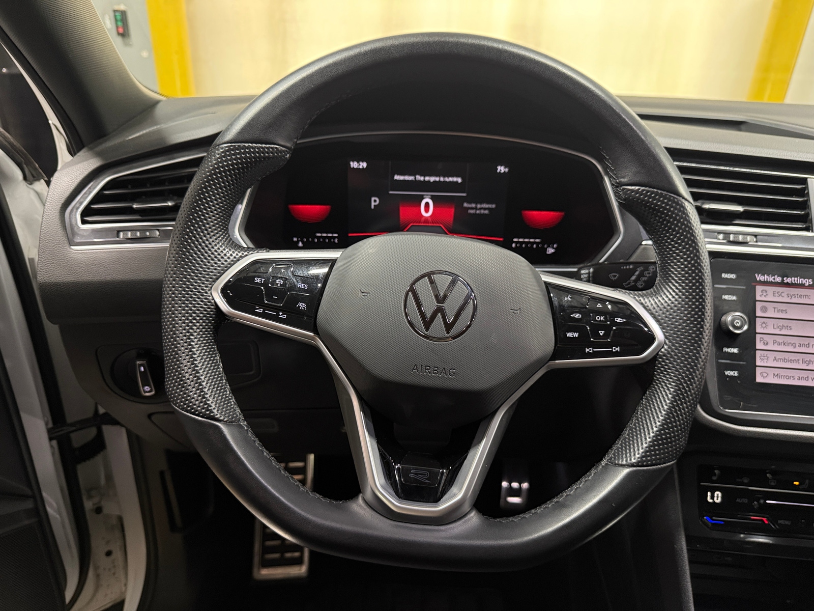 Thumbnail: 2022 Volkswagen Tiguan - 4