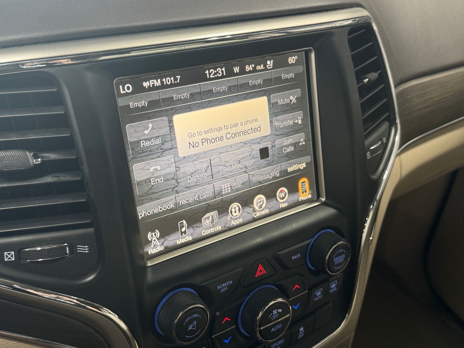 Thumbnail: 2017 Jeep Grand Cherokee - 3