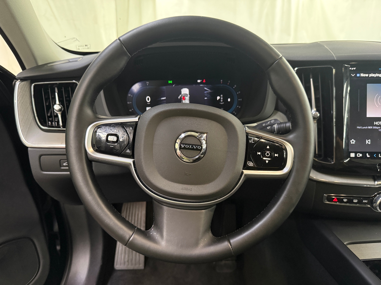 Thumbnail: 2025 Volvo XC60 - 4
