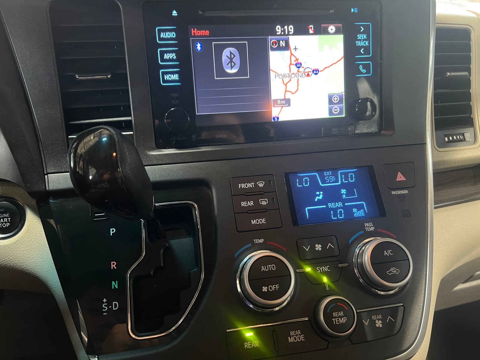 Thumbnail: 2017 Toyota Sienna - 3